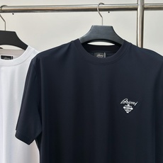 。 2026SS意大利Brioni独家品质全身双车线,区别于市场版本,字母刺绣系列短袖T恤,面料采用原版 。 2026SS意大利Brioni独家品质全身双车线,区别于市场版本,字母刺绣系列短袖T恤,面料采用原版