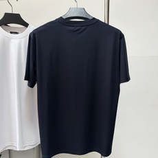 。 2026SS意大利Brioni独家品质全身双车线,区别于市场版本,字母刺绣系列短袖T恤,面料采用原版 。 2026SS意大利Brioni独家品质全身双车线,区别于市场版本,字母刺绣系列短袖T恤,面料采用原版