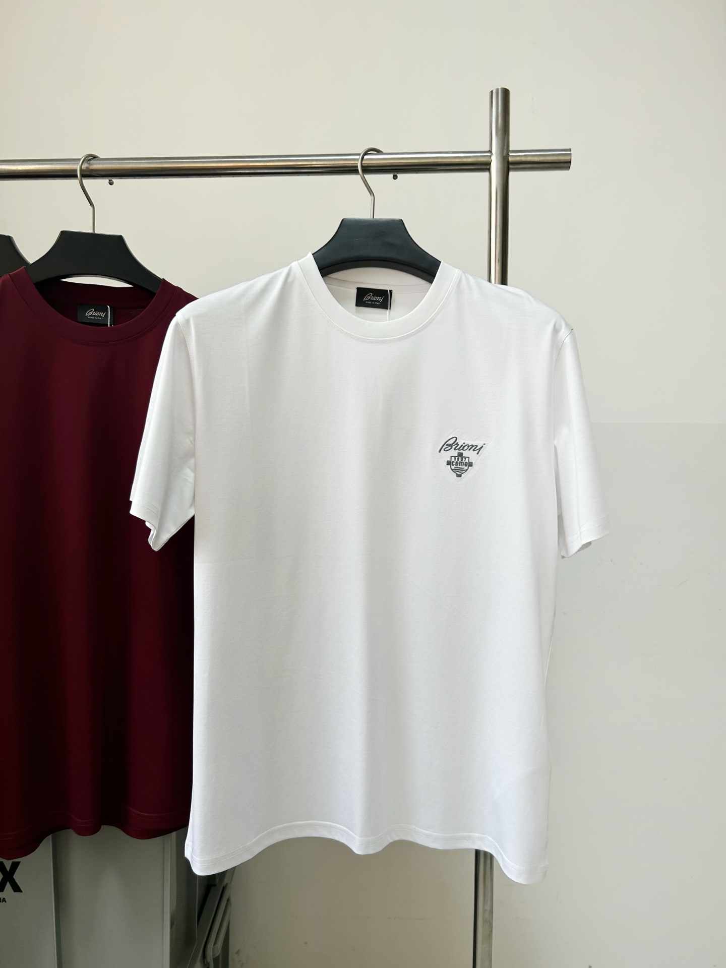 。 2026SS意大利Brioni独家品质全身双车线，区别于市场版本，字母刺绣系列短袖T恤，面料采用原版