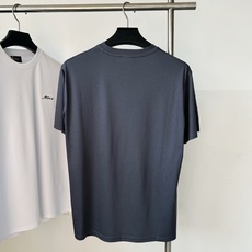。 2026SS意大利Brioni独家品质全身双车线,区别于市场版本,字母刺绣系列短袖T恤,面料采用原版 。 2026SS意大利Brioni独家品质全身双车线,区别于市场版本,字母刺绣系列短袖T恤,面料采用原版
