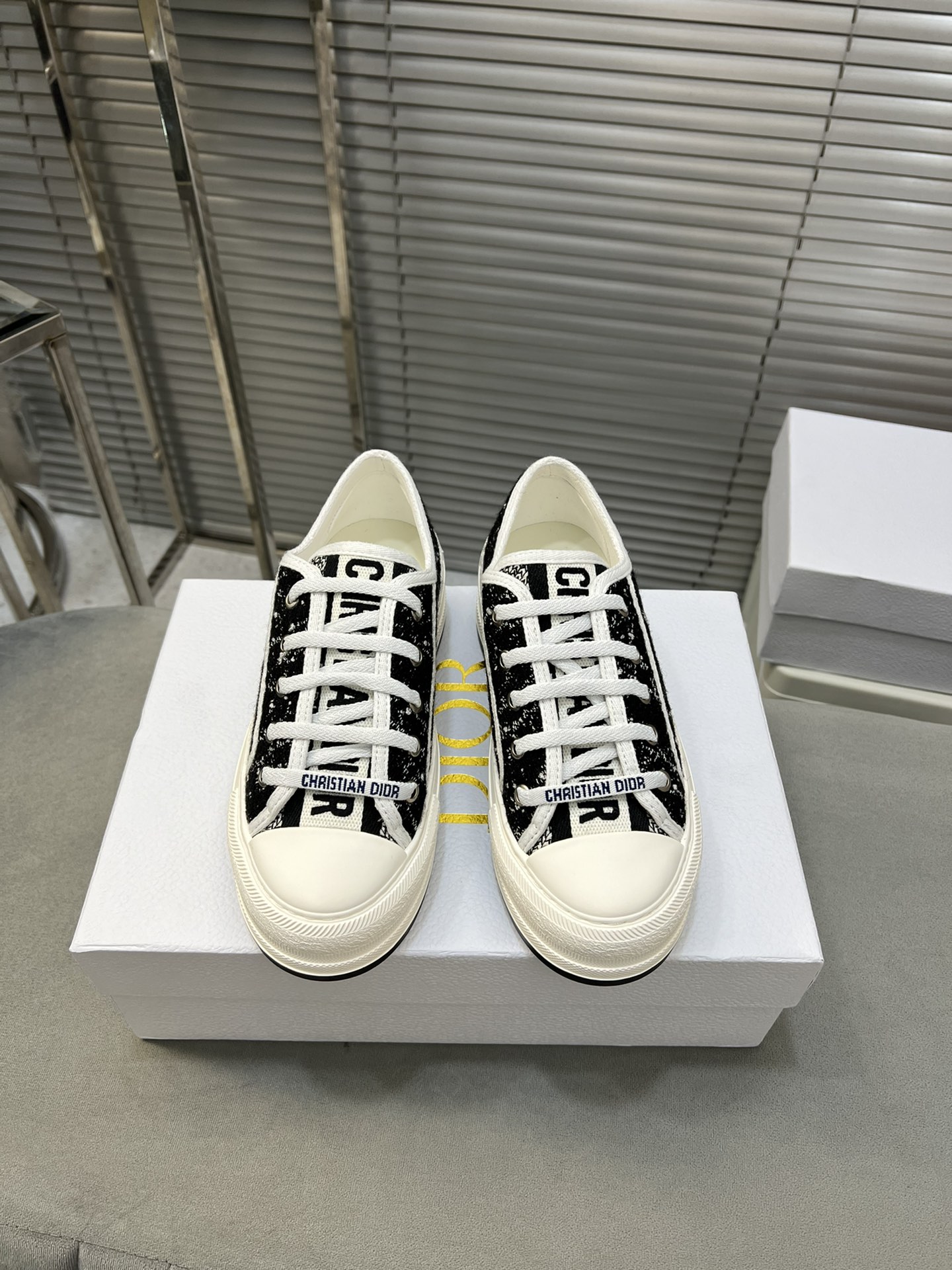Dior Walk'n'Dior Embroidered Canvas Sneakers - Comfortable & Stylish 3 i1713338462 1067 1