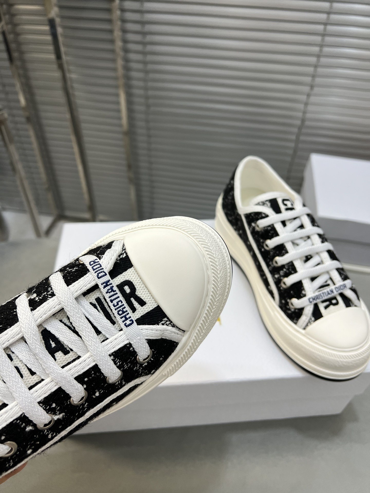 Dior Walk'n'Dior Embroidered Canvas Sneakers - Comfortable & Stylish 7 i1713338462 5681 4