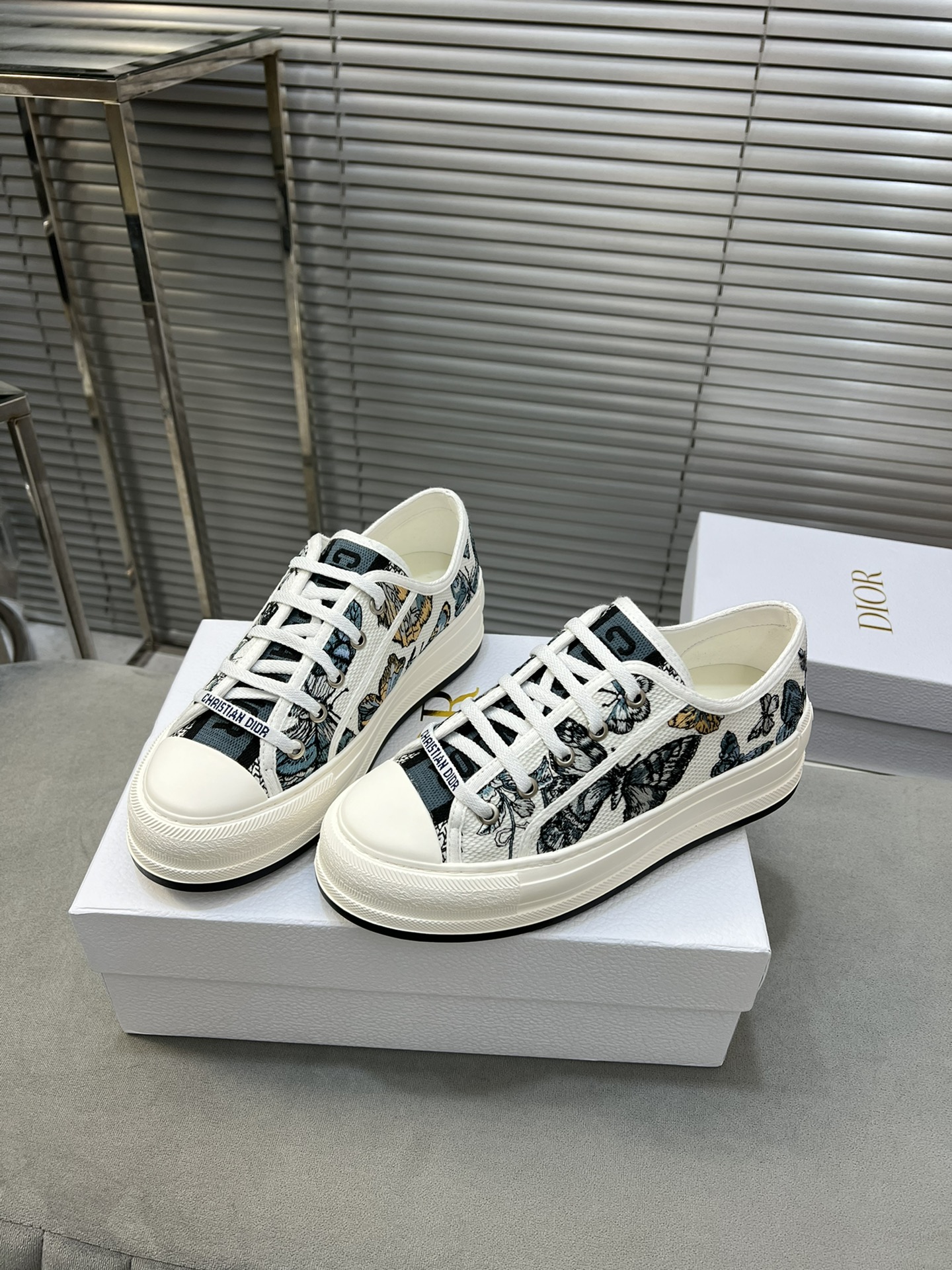 Dior Walk'n'Dior Butterfly Embroidered Thick Sole Canvas Sneakers 4 i1713339034 880 0