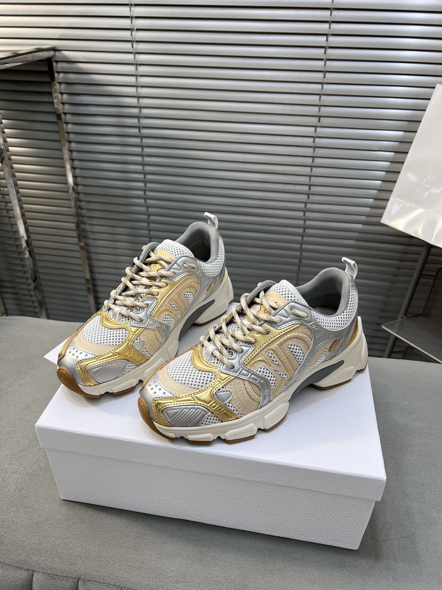 Dior Chrono Sneakers - Sporty, Stylish, and Comfortable Luxury Footwear 4 i1720189922 626 8