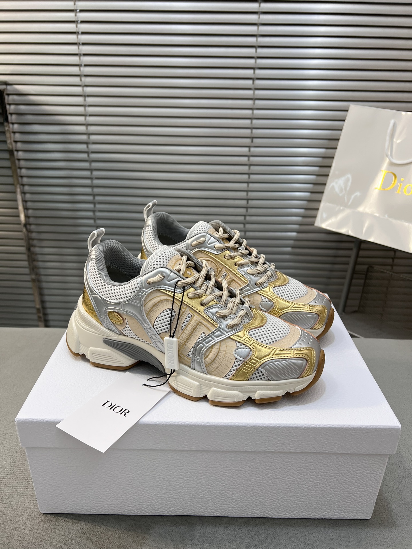 Dior Chrono Sneakers - Sporty, Stylish, and Comfortable Luxury Footwear 2 i1720189925 9433 0