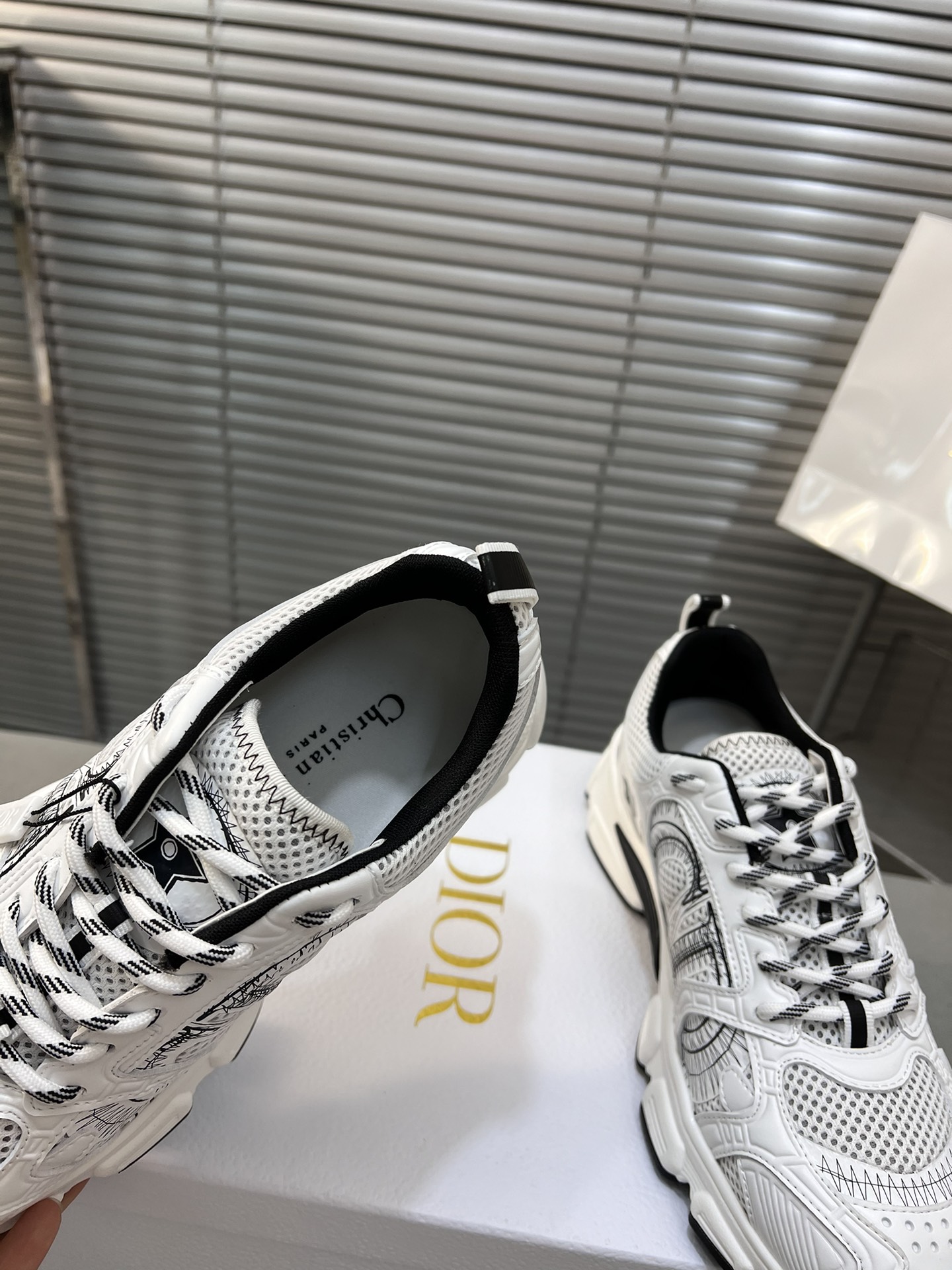 Dior Diorr Chrono Sneakers: Stylish, Comfortable, and Lightweight Design 8 i1720190859 7943 3