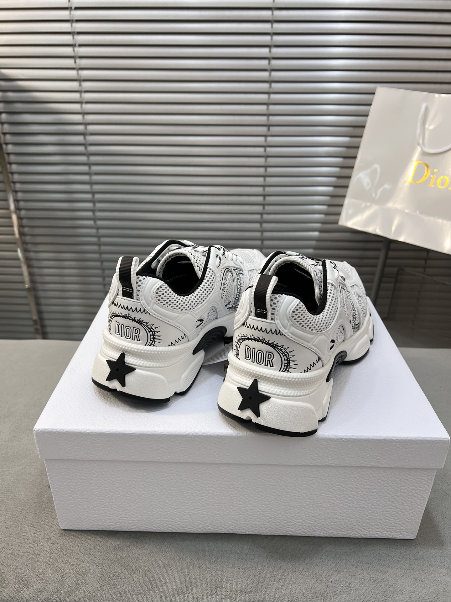 Dior Diorr Chrono Sneakers: Stylish, Comfortable, and Lightweight Design 9 i1720190862 7115 0
