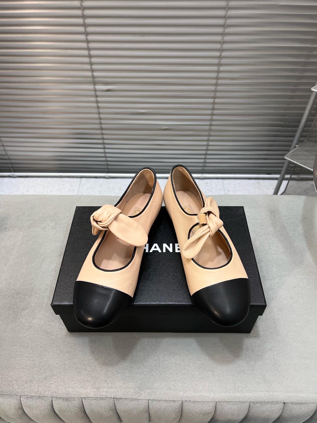 NO:231833,Chanel Xiaoxiang's new ballet shoes Mary Jane single shoes imported sheepskin fabric on the upper, footbed sheepskin inside, original leather outsole Size:35-41 (customized by 40/41), ballet shoes, chanel, mary jane, sheepskin, Leather soles19860909Chanel 小香新款芭蕾舞鞋玛丽珍单鞋 鞋面进口羊皮面料, 垫脚内里羊皮, 原版真皮大底 Size:35-41（40/41定做）,芭蕾舞鞋,chanel,mary jane,sheepskin,Leather soles,Women's Shoes