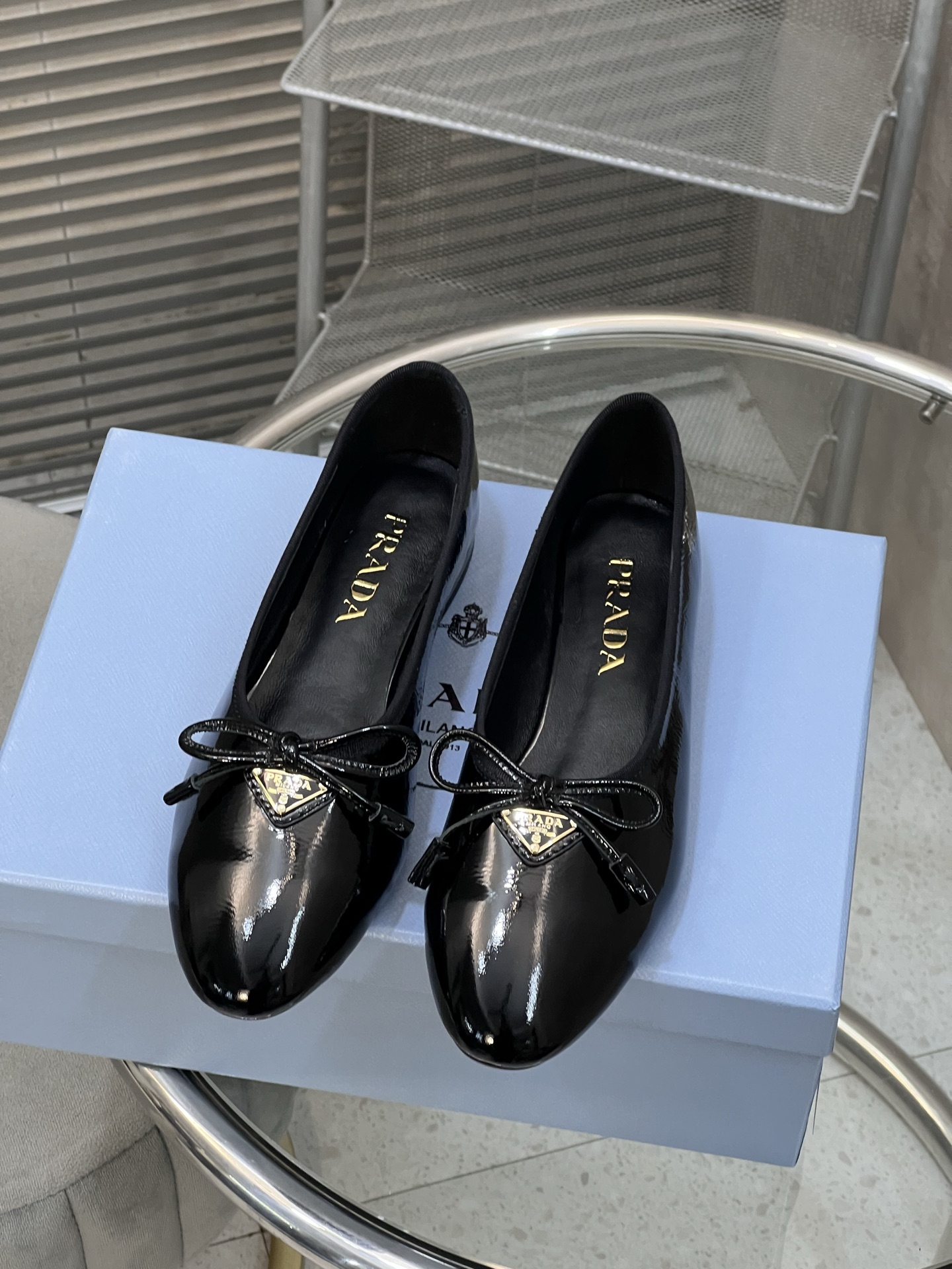 NO:231818,Prada's top-level version new ballet shoes bow flat shoes Fabric: imported beef patent leather Inner: dyed sheepskin soft and delicate Outsole: original outsole Size: 35-39 (40 custom made without return or exchange), ballet shoes, prada, prada, sheepskin19860909Prada普拉达顶级版本新款 芭蕾鞋 蝴蝶结平底单鞋 面料:进口牛漆皮 内里:透染羊皮柔软细腻 大底:原版大底 尺码:35-39(40定做不退换）,芭蕾舞鞋,prada,prada,sheepskin,Women's Shoes