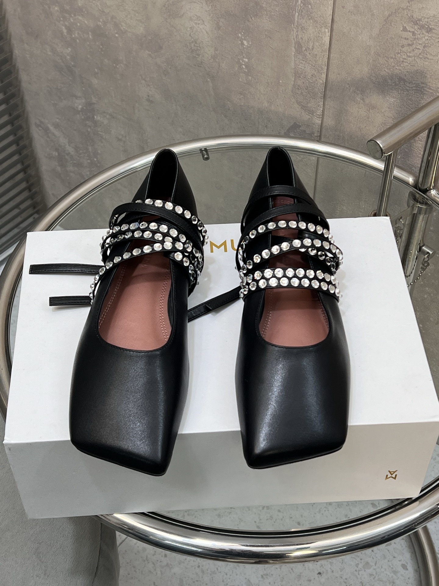 NO:231824,Top version!  High quality!  Amina Muaddi, a niche trendy brand, spring and summer new product, diagonal square head rhinestone strap mesh flat single shoes ballet shoes, purchasing level, new product is super eye-catching, the real lady is beautiful, the square head is so lovely, and the feet are super beautiful!  A must-have item in spring and summer!  Imported cowhide/silk diamonds, inner foot pads and imported sheepskin imported from Italy, imported genuine leather sole size: 35-42 (40 41 42 orders, no return or exchange), ballet shoes, cowhide, sheepskin, Leather soles19860909顶级版！ 高品质！小众潮牌Amina Muaddi 春夏新品斜方头水钻绑带网纱平底单鞋芭蕾鞋 代购级别 新品超级吸眼 真真太太太好看了 方头配爱心钻绝了 上脚超好看！春夏必备单品！ 鞋面进口牛皮/烫钻 内里垫脚进口羊皮 意大利进口原色真皮大底 码数:35-42（40 41 42订不退换）,芭蕾舞鞋,cowhide,sheepskin,Leather soles,Women's Shoes