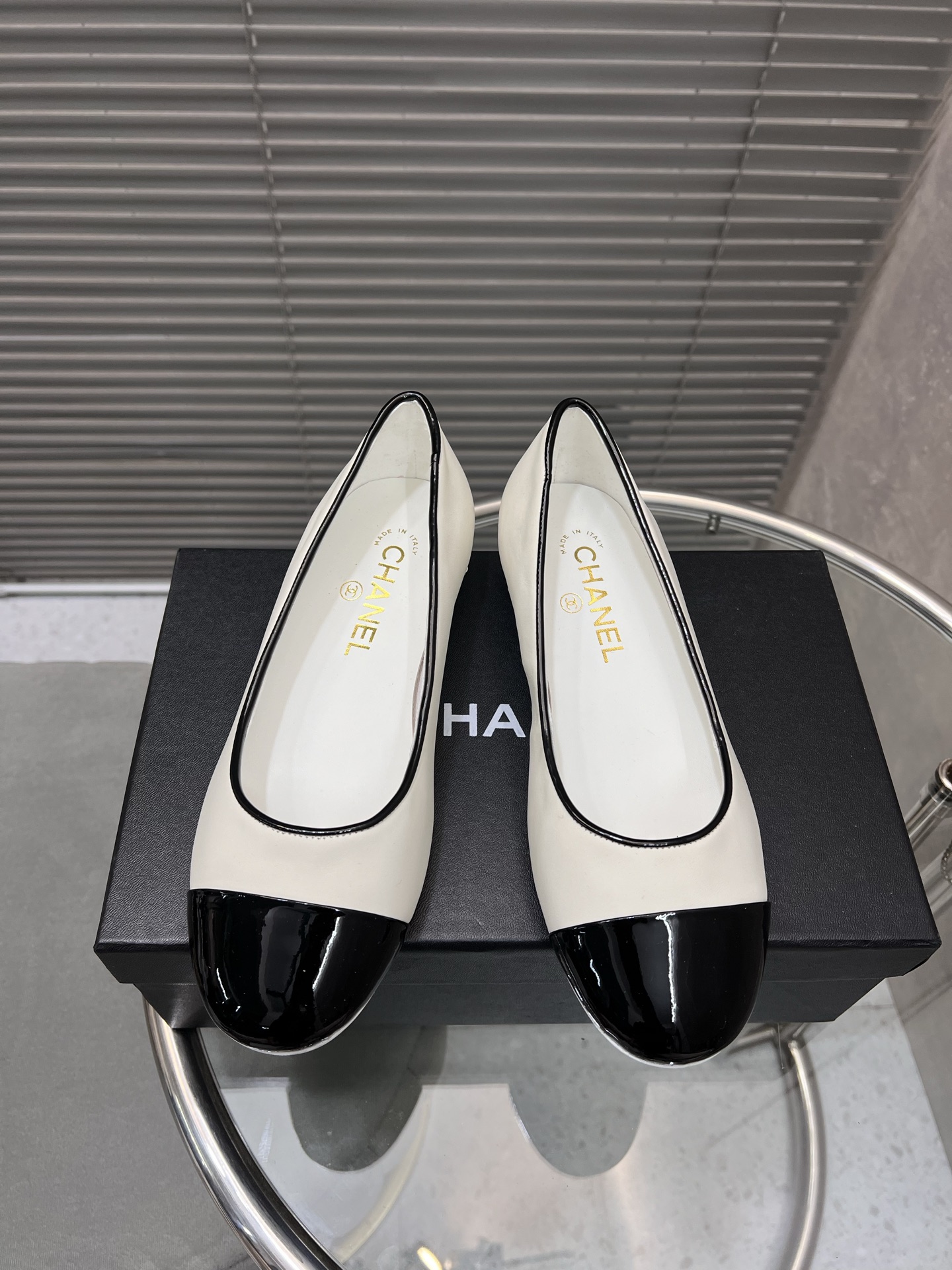 NO:231806,Chanel Xiaoxiang new chain ballet shoes Mary Jane single shoes imported upper silk leather footbed inner sheepskin, original genuine leather outsole flat heel 2cm Size:35-41 (customized for 40/41), single shoes, chanel, mary jane, sheepskin, Leather soles19860909Chanel 小香新款链条芭蕾舞鞋玛丽珍单鞋 鞋面进口丝绸皮 垫脚内里羊皮, 原版真皮大底 平跟2cm Size:35-41（40/41定做）,单鞋,chanel,mary jane,sheepskin,Leather soles,Women's Shoes