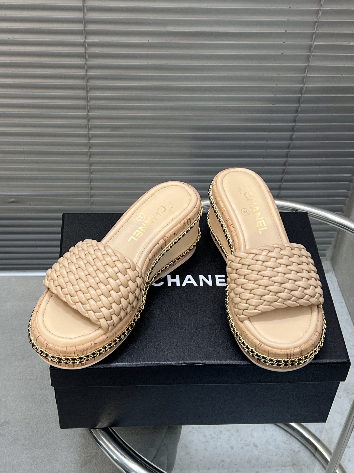 NO:231800,CHANEL Xiaoxiang new chain braided Roman sandals high heel slippers pair development Fabric imported water dyed sheepskin outsole Original non-slip sole Water table 4cm Heel height 8cm Size35-41 (40/41 fixed), slippers, chanel, sandals, slippers, sheepskin19860909CHANEL 小香新款链条编织罗马凉鞋高跟拖鞋  对版开发 面料进口水染羊皮  大底 原版防滑大底 水台4cm 后跟高8cm Size35-41（40/41定）,拖鞋,chanel,sandals,slippers,sheepskin,Women's Shoes