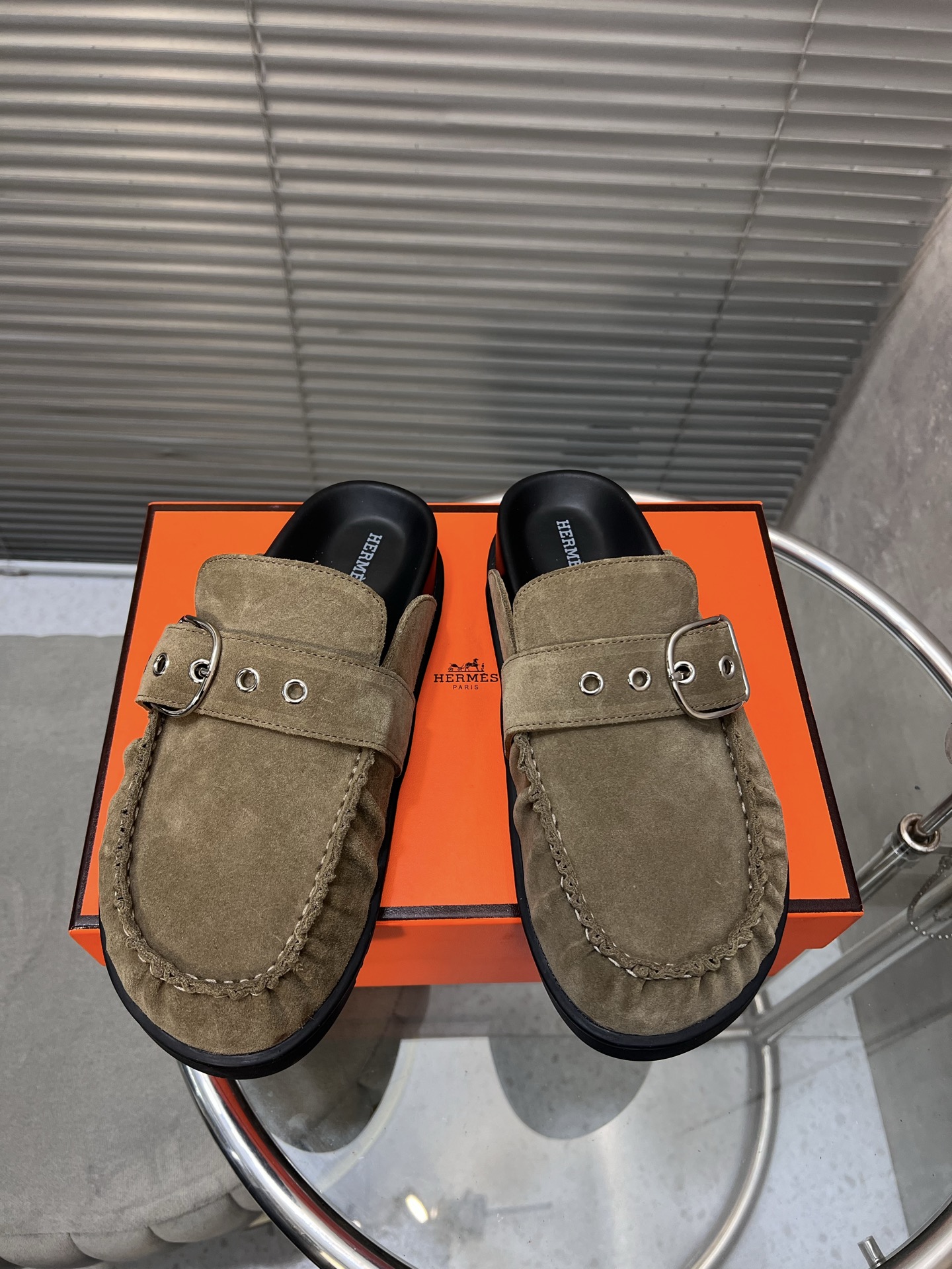 NO:231814,Hermes couples, men and women, new leather belt buckle toe shoes, half-wheeled, Yangjing leather face, sheepskin inner footbed, original outsole, bottom thickness 4cm, size 35-45, semi-wheeled, hermes, sheepskin, sheep19860909Hermes 情侣款 男女同款新款皮带扣包头鞋半拖 羊京皮面 羊皮内里垫脚 原版大底 底厚4cm 码数35-45,半拖,hermes,sheepskin,sheep,Women's Shoes