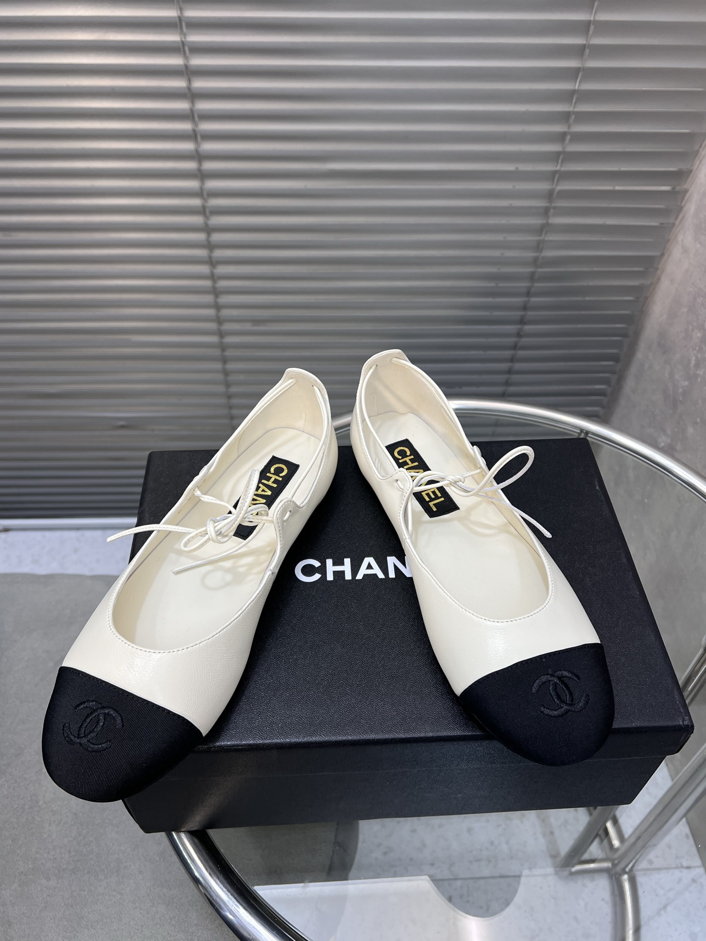 NO:231784,Chanel Chanel new single shoes, sheepskin, genuine leather sole size 35~41 (40,41 custom made without return), ballet shoes, chanel, chanel, sheepskin, Leather soles19860909chanel香奈儿新款单鞋 羊皮面,羊皮里,真皮大底 码数35～41（40,41定做不退换）,芭蕾舞鞋,chanel,chanel,sheepskin,Leather soles,Women's Shoes