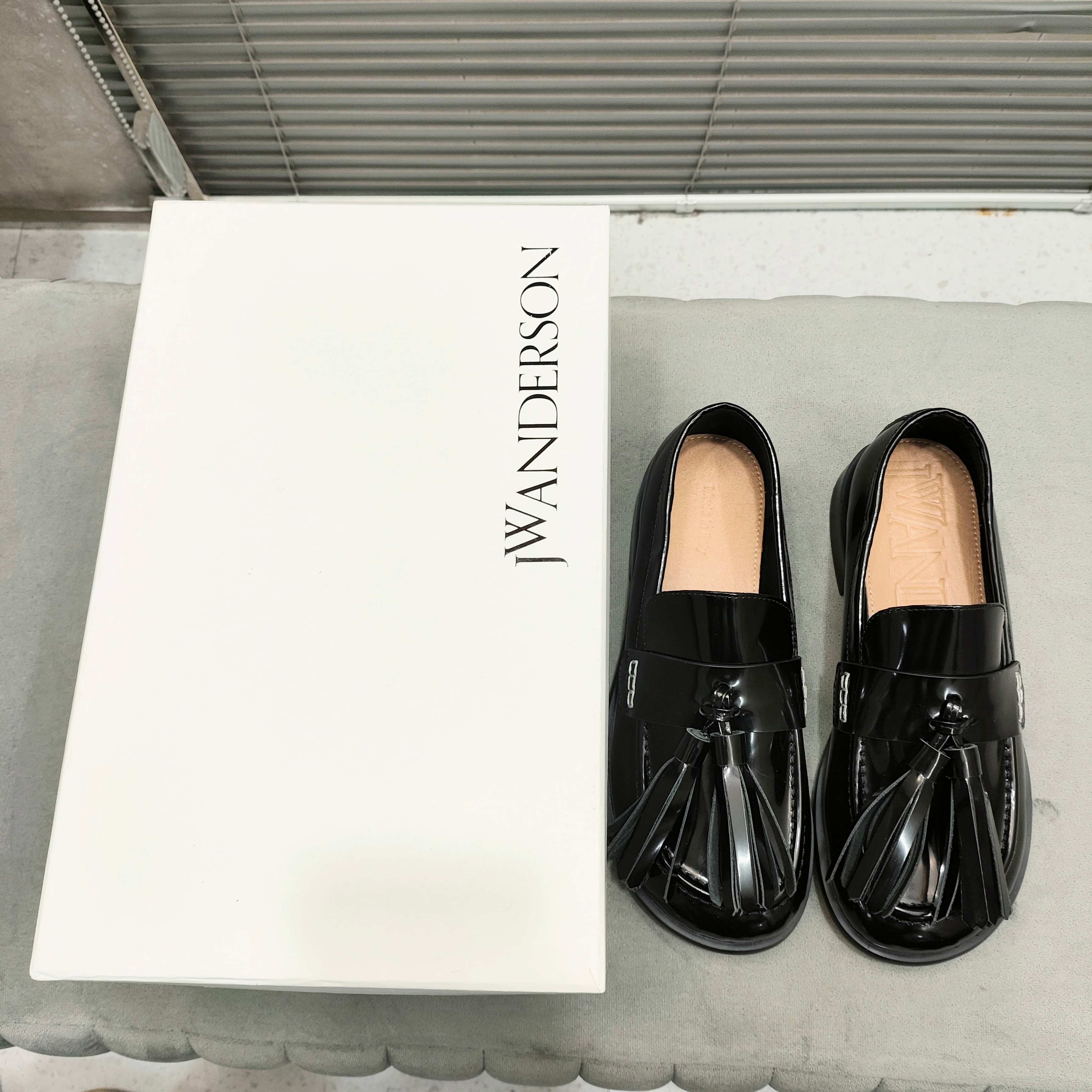 JW Anderson Tassel Loafers - Spring/Summer Collection - Stylish & Comfortable 3 a1742370702253 0436
