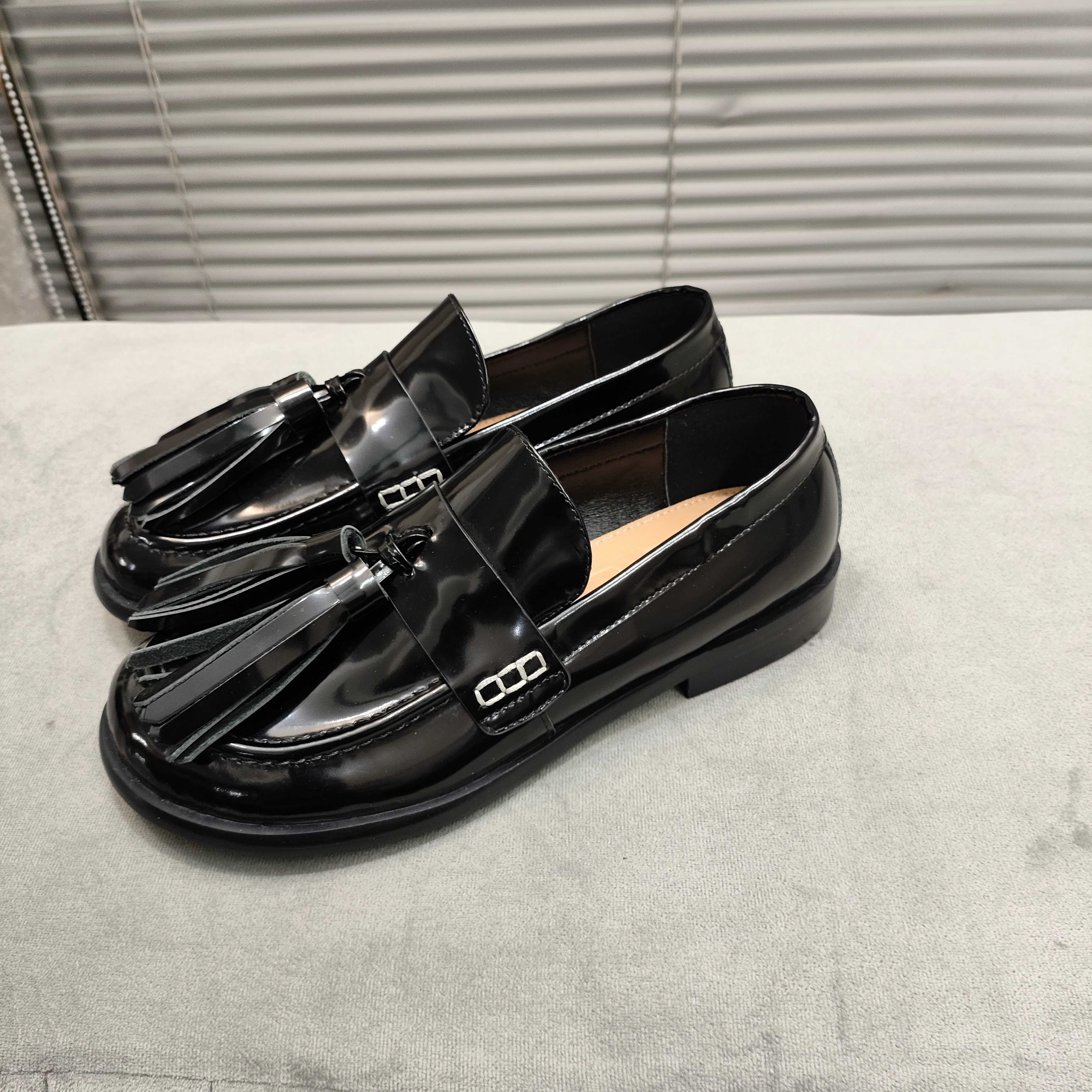 JW Anderson Tassel Loafers - Spring/Summer Collection - Stylish & Comfortable 5 a1742370702467 6567