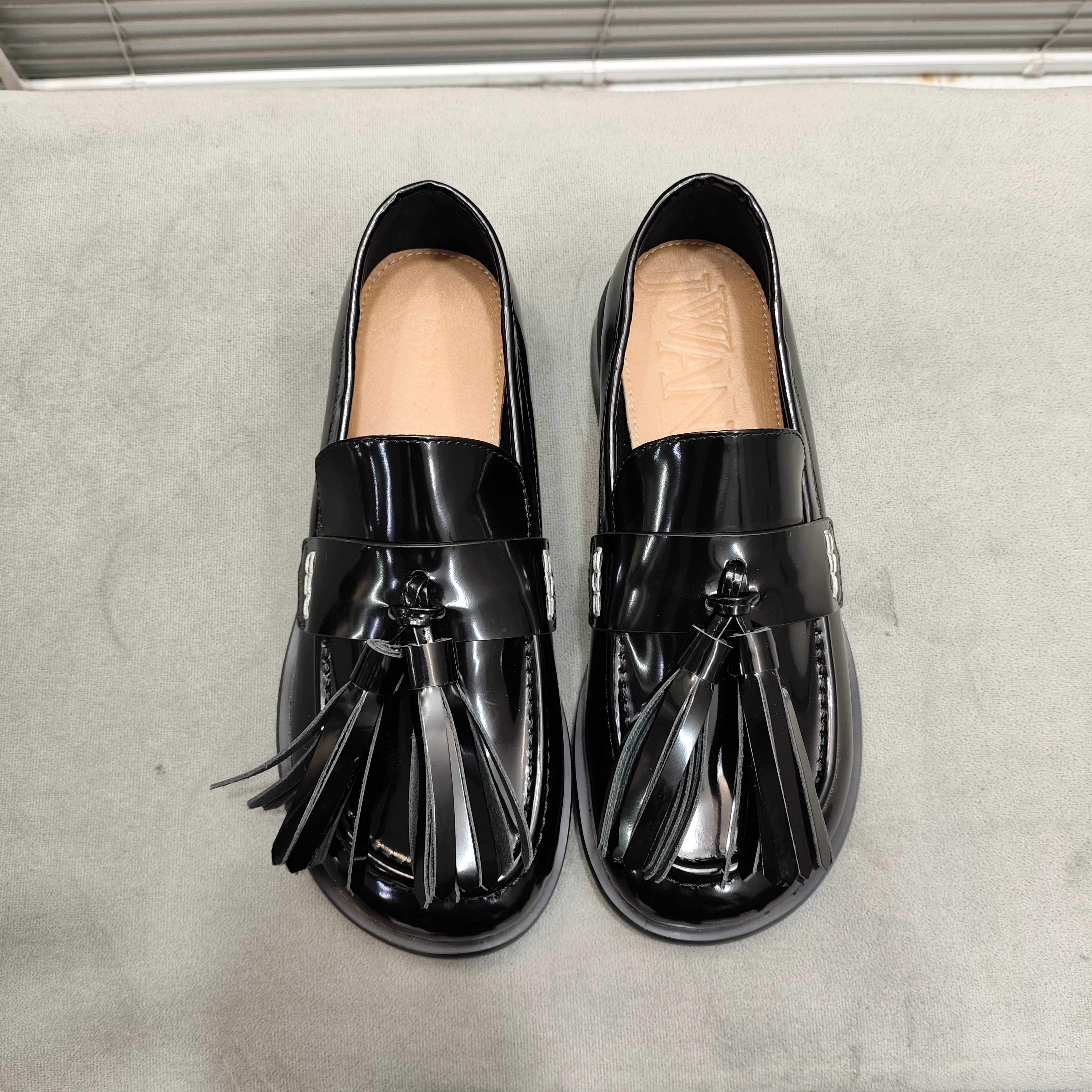 JW Anderson Tassel Loafers - Spring/Summer Collection - Stylish & Comfortable 4 a1742370702600 7757