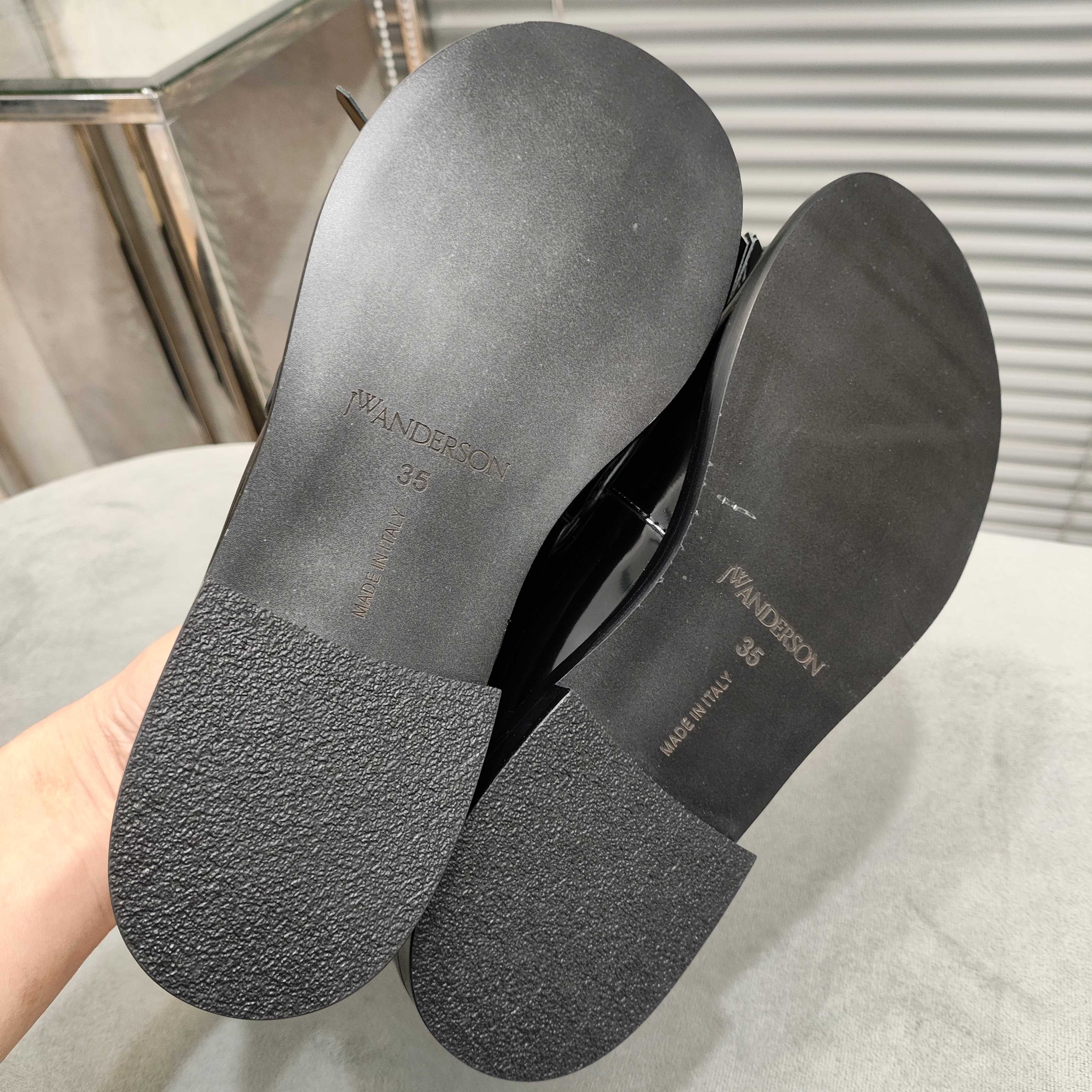 JW Anderson Tassel Loafers - Spring/Summer Collection - Stylish & Comfortable 10 a1742370706536 8018