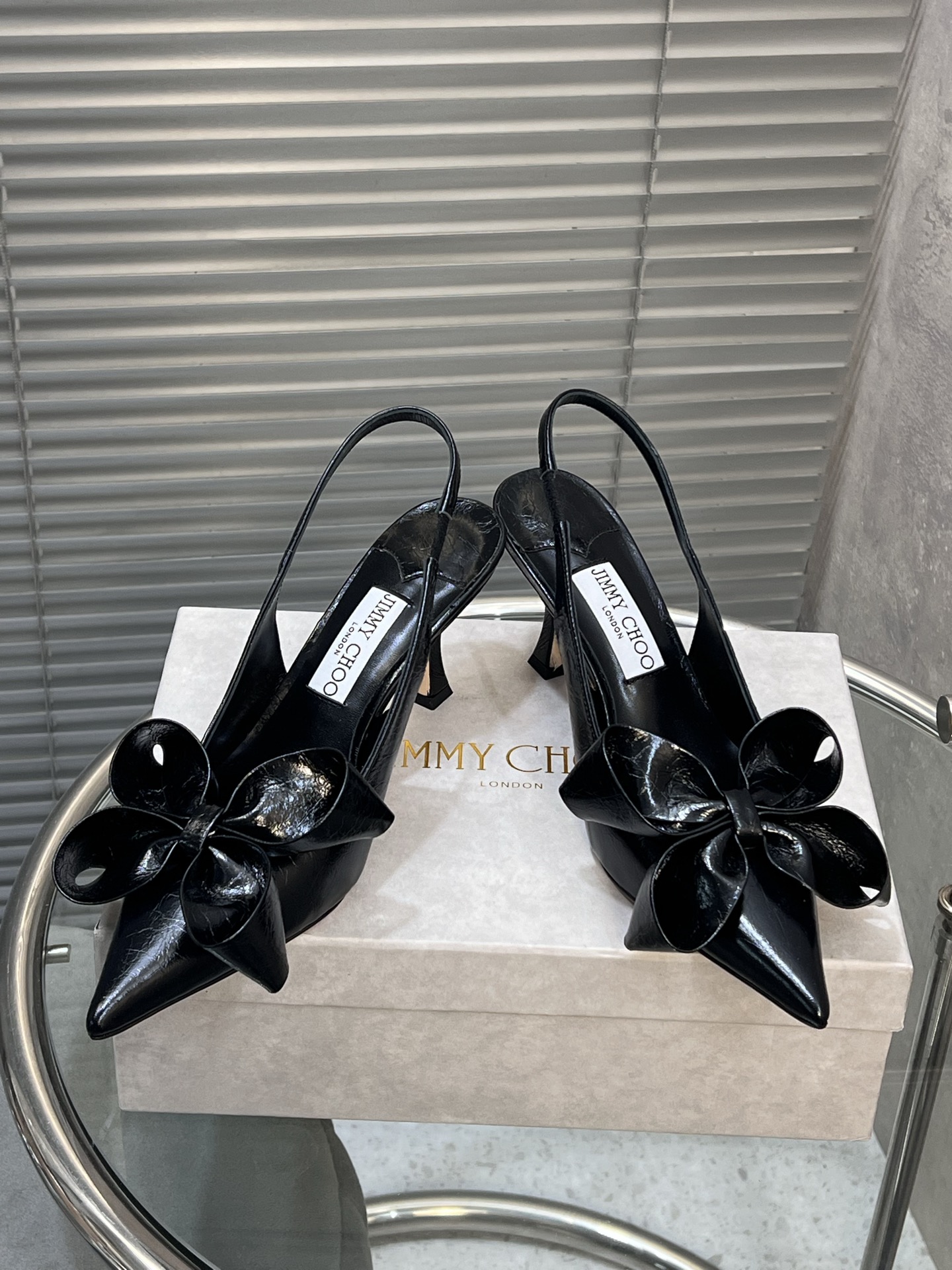 NO:240351,JimmyChoo Staz Sling Back 70 series heels, Jimmy Zhou high heels sandals, the bow on the upper is exquisitely decorated, adding a sweetness and elegance to the whole pair of shoes, showing the gentle charm of women. Fabric: sheepskin lining: sheepskin lining heel height: 8CM size: 35-42 (40, 41, 42 custom made), sandals, jimmy choo, jimmy choo, sandals, high heels, sheepskin19860909JimmyChoo Staz Sling Back 70系列露跟高跟鞋, 吉米周高跟凉鞋鞋,鞋面上的蝴蝶结装饰精美别致,为整双鞋增添了一份甜美与优雅,展现出女性的温柔魅力. 面料:羊皮 内里:羊皮里 跟高:8CM 码数:35-42（40,41,42定做）,凉鞋,jimmy choo,jimmy choo,sandals,high heels,sheepskin,Women's Shoes