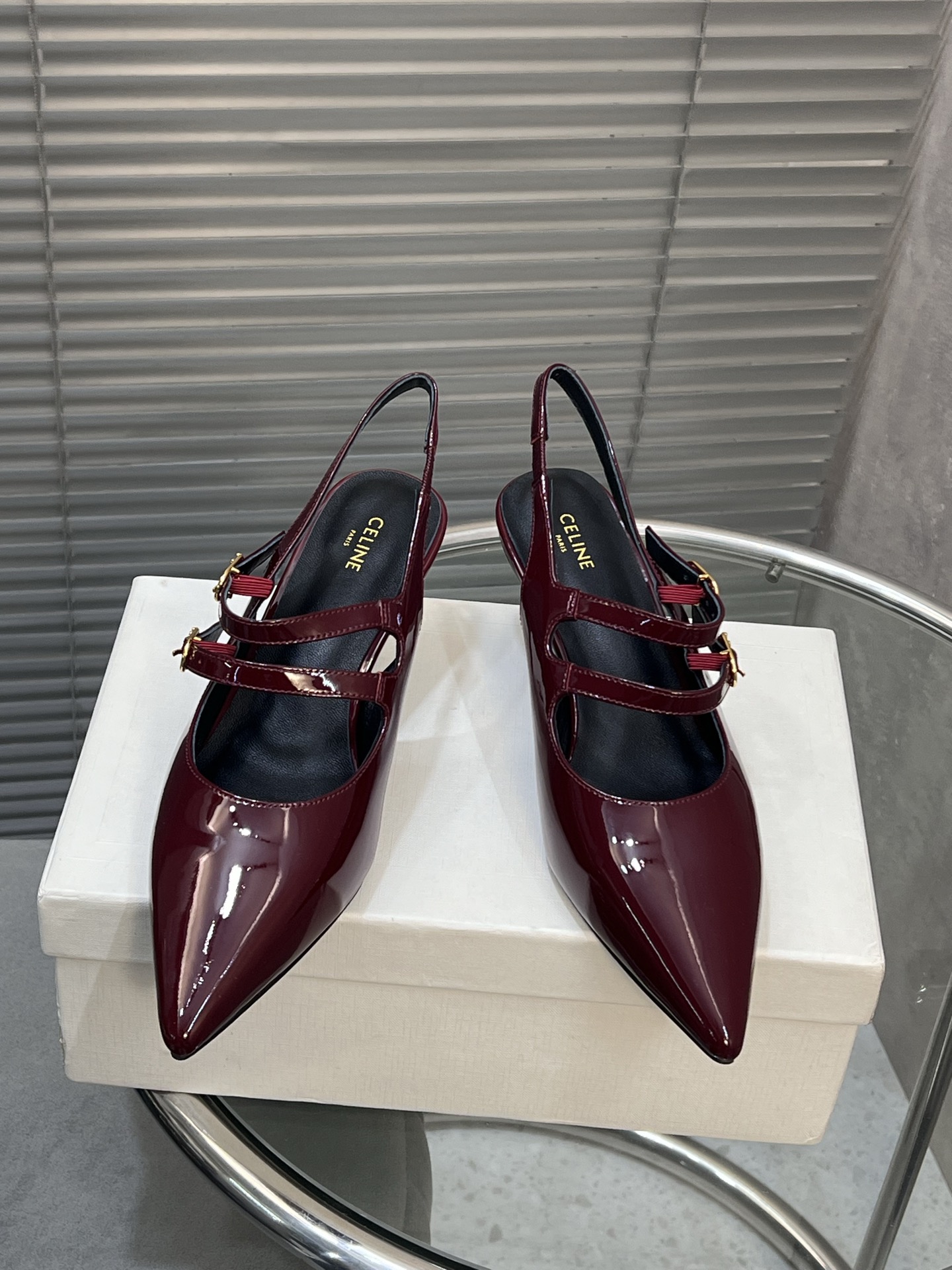 NO:240342,CELINE new Arc de Triomphe double button cat heel sandals/single shoes, upper open-edged beaded cowhide/sheelskin inner lining original sheepskin inner lining original imported leather outsole heel height 7cm size 35-42 (customized by 40/41/42), sandals, celine, sandals, cowhide, sheepskin, Leather soles19860909CELINE 思琳新款凯旋门双扣猫跟凉鞋/单鞋 鞋面开边珠牛皮/羊皮 内里原版羊皮内里 大底原版进口真皮大底 跟高7cm 码数35-42（40/41/42定制）,凉鞋,celine,sandals,cowhide,sheepskin,Leather soles,Women's Shoes