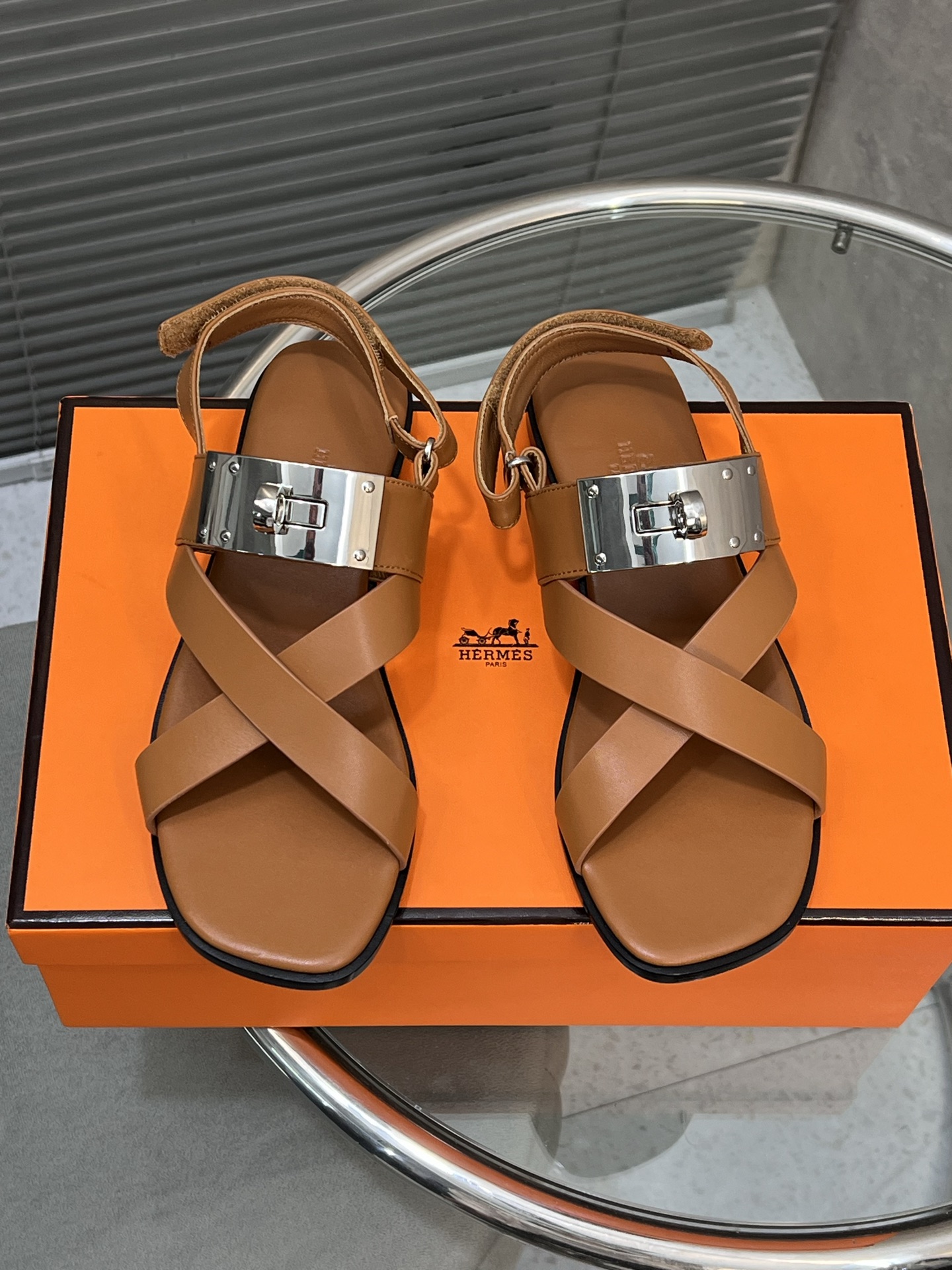 NO:240326,Hermes new Kelly button cross sandals, cowhide, sheepskin footbed genuine leather soles 35-40 (40 fixed), sandals, hermes, sandals, cowhide, sheepskin, Leather soles19860909Hermes 新款Kelly扣交叉凉鞋 , 牛皮面、羊皮垫脚真皮大底 35-40（40定）,凉鞋,hermes,sandals,cowhide,sheepskin,Leather soles,Women's Shoes