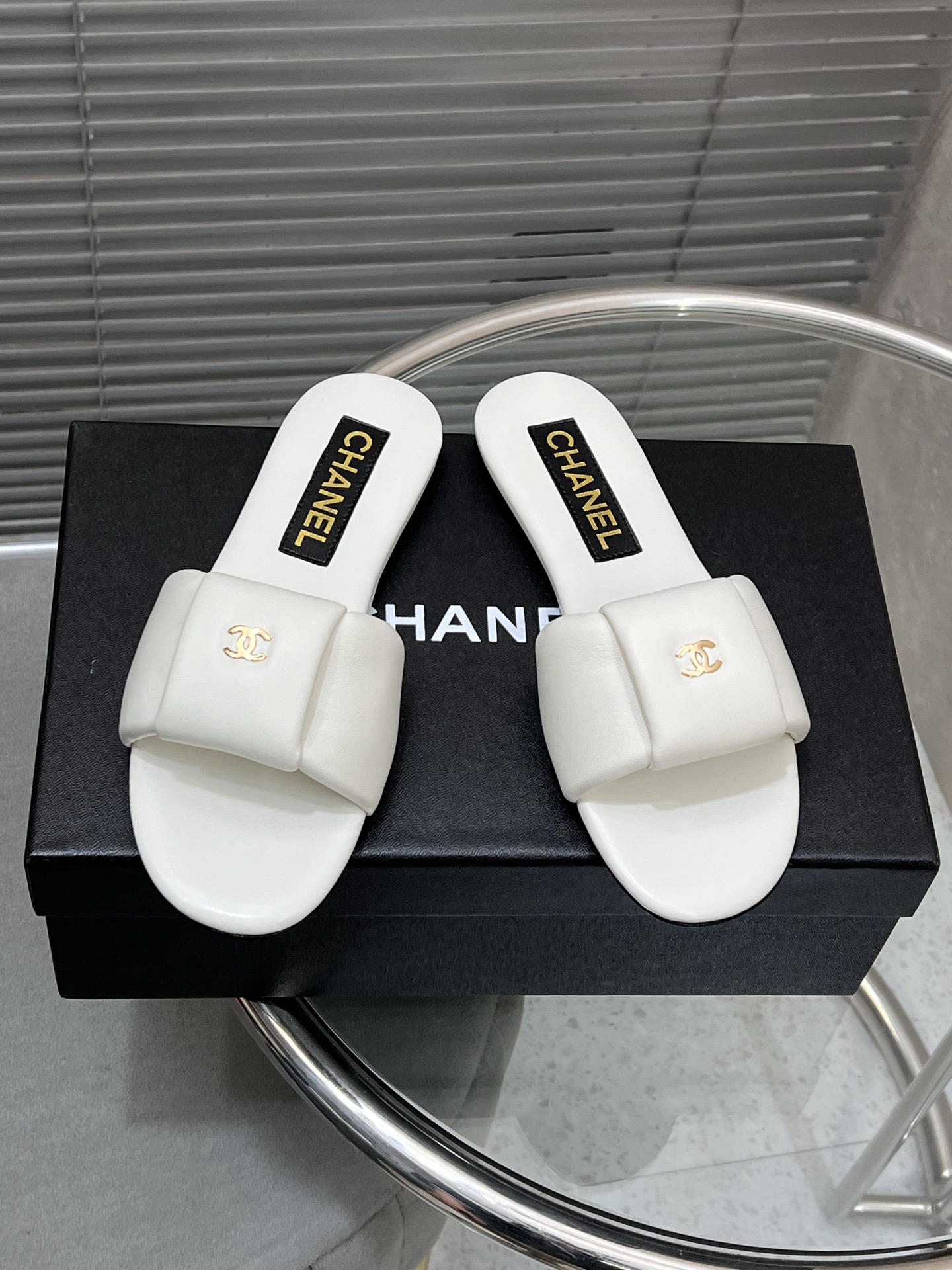 NO:240321,CHANE*25s Little Chanel Early Spring Bread Slippers Material Original Imported Sheepskin Inner Lily Original Sole Original Sole Genuine Leather Outsole Size: 35-39/(40/41 Customized No Return or Exchange), Slippers, Chanel, Slippers, Sheepskin, Leather Soles19860909CHANE*25s小香奈儿早春爆品面包拖鞋 材质原版进口羊皮 内里原版内里羊皮 大底原版鞋底真皮大底 码数:35-39/(40/41定制不退不换),拖鞋,chanel,chanel,slippers,sheepskin,Leather soles,Women's Shoes