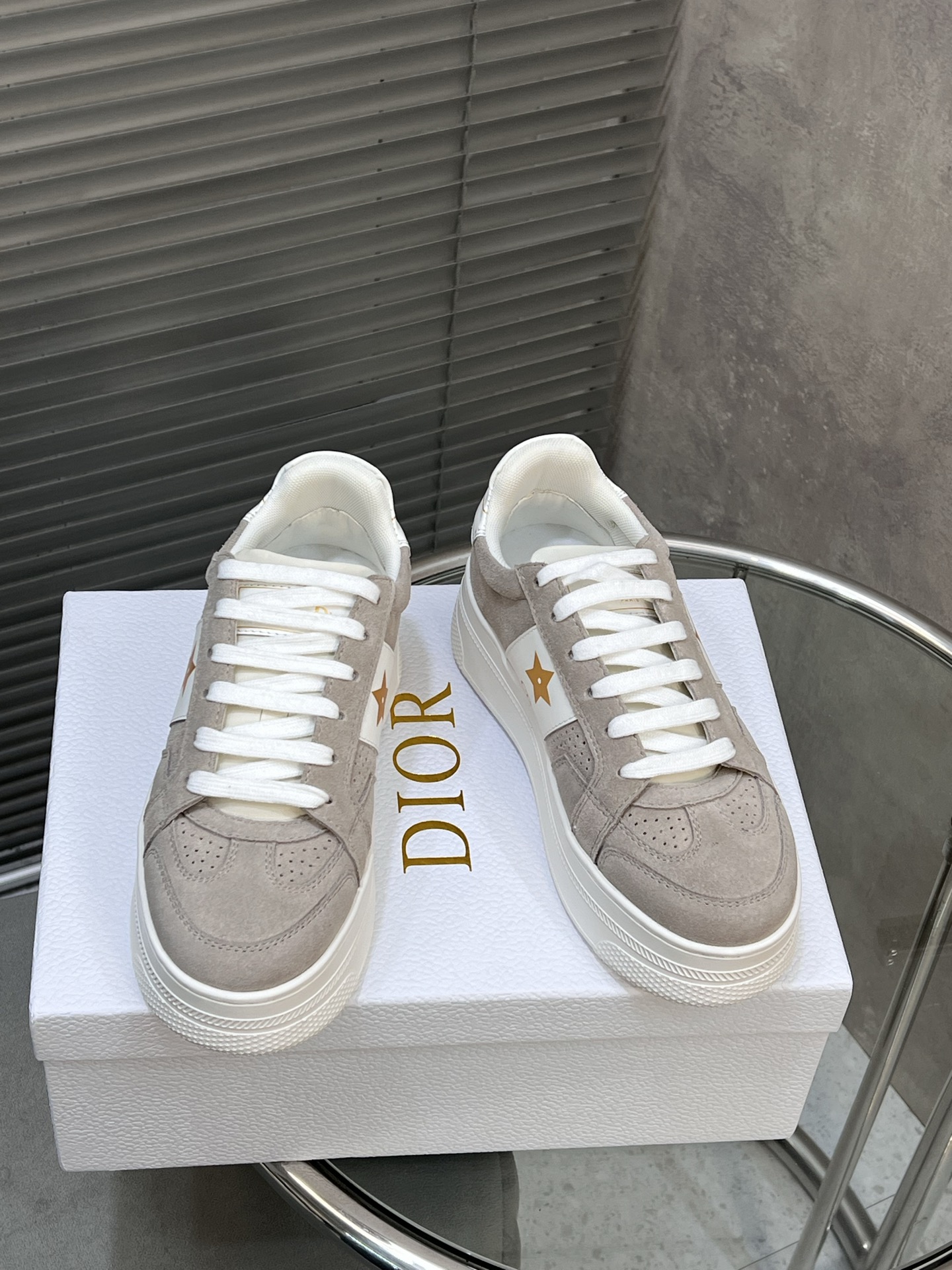 NO:240333,High-quality Dior flat-soled sneakers adopt full embroidery iconic pattern market top quality foreign counters hot non-market imitation version fabric cowhide imported breathable mesh fabric original mold glued logo matte five-pointed star outsole injection molding mold logo size 35 to 40, casual shoes/sports shoes, dior, dior, sneakers, cowhide19860909高品质 Dior(迪奥 )平底运动鞋采用全刺绣标志性图案市场顶级品质国外专柜爆款非市场普通仿版 面料牛皮 内里进口透气网布 原版模具注胶logo 磨砂五角星大底 注塑成型模具Logo 码数35一40,休闲鞋/运动鞋,dior,dior,sneakers,cowhide,Women's Shoes