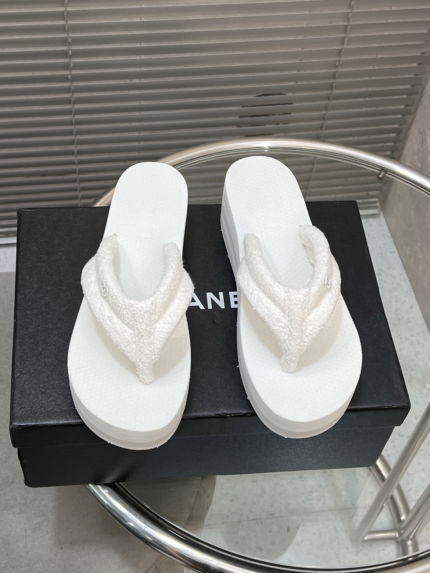 NO:262120,CHANE*25s small Chanel new toe slippers Material original towel face Outsole original sole height 5cm Size: 35-39/(40 customization), split-toe shoes, chanel, chanel, slippers19860909CHANE*25s小香奈儿新款夹趾拖鞋 材质原版毛巾面 大底原版鞋底 高5cm 码数:35-39/(40定制),分趾鞋,chanel,chanel,slippers,Women's Shoes