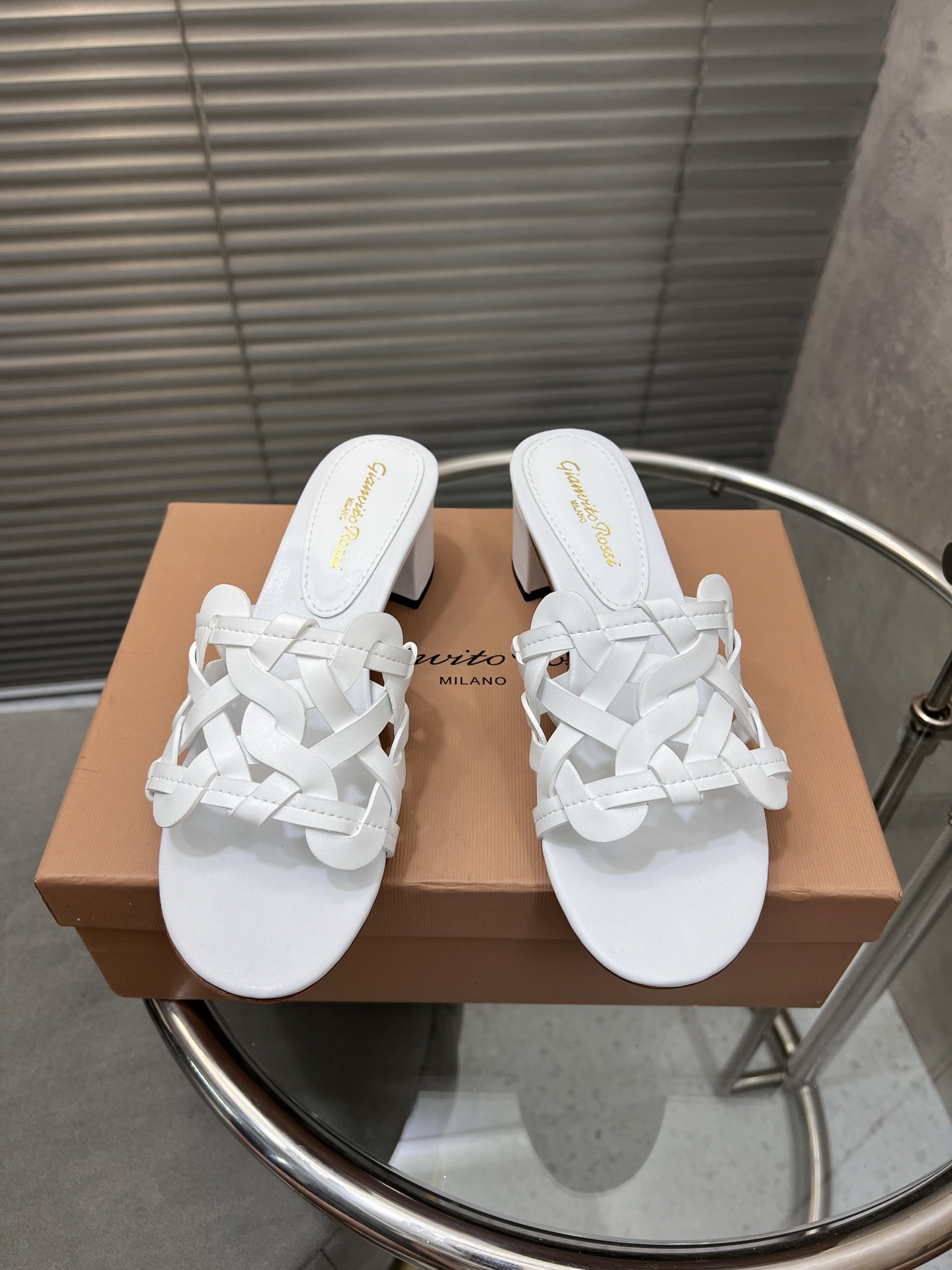 NO:543616,Gianvito Rossi summer style Rossi GR woven flat slippers thick heel slippers sandals upper cowhide woven surface inner foot pad sheepskin sole genuine leather outsole heel height 5cm size 34-42 (40/41/42 custom made without return or exchange), high heels slippers, sandals, high heels, slippers, cowhide, sheepskin, Leather soles19860909Gianvito Rossi 夏款 罗西 GR 编织面平底拖鞋粗跟拖鞋凉鞋 鞋面牛皮 编织面 内里垫脚羊皮 鞋底真皮大底 跟高5cm 码数34-42（40/41/42定做不退换）,高跟鞋拖鞋,sandals,high heels,slippers,cowhide,sheepskin,Leather soles,Women's Shoes