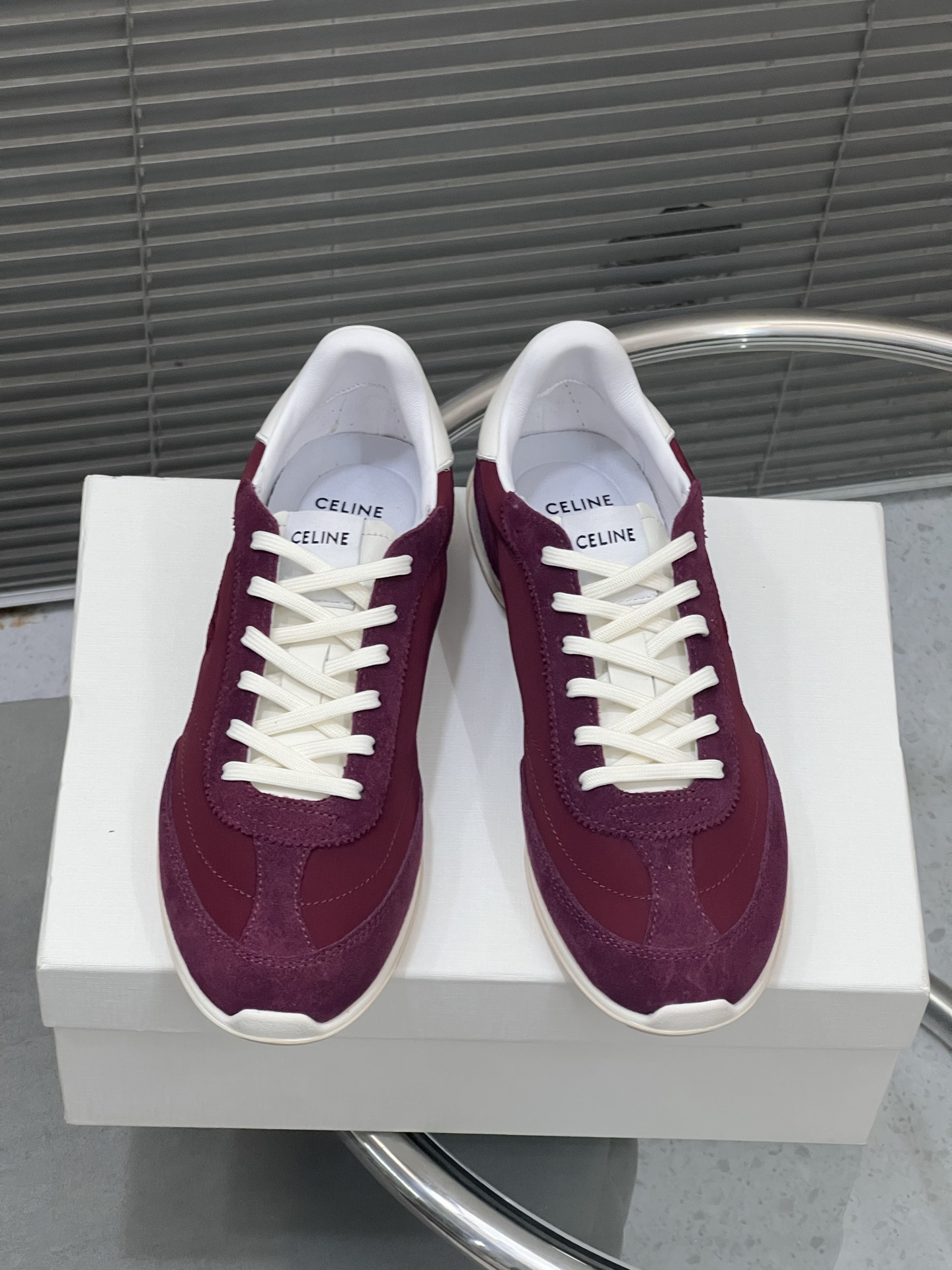 NO:543561,CELINE* new logo lace-up casual sports shoes lightweight running shoes small white shoes simple and comfortable, clean and neat, versatile and thin legs. Whether worn alone or with wide-leg pants, they are very easy to match. High street and retro, let’s make CELINE girls. The original imported materials of the upper + imported reverse velvet leather inner lining sheepskin inner lining original 1:1 mold opening sole size 35-41 (customized for 40/41), casual shoes/sports shoes, celine, sneakers, sheepskin19860909CELINE*思琳新款徽标系带休闲运动鞋轻便跑步鞋 小白鞋 简单舒服,干净利落,百搭显腿细,无论是单穿还是搭配阔腿裤,都非常好搭,高街又复古一起来做CELINE女孩 鞋面原版进口材料+进口反绒皮 内里羊皮内里 大底原版1:1开模大底 码数35-41（40/41定做）,休闲鞋/运动鞋,celine,sneakers,sheepskin,Women's Shoes