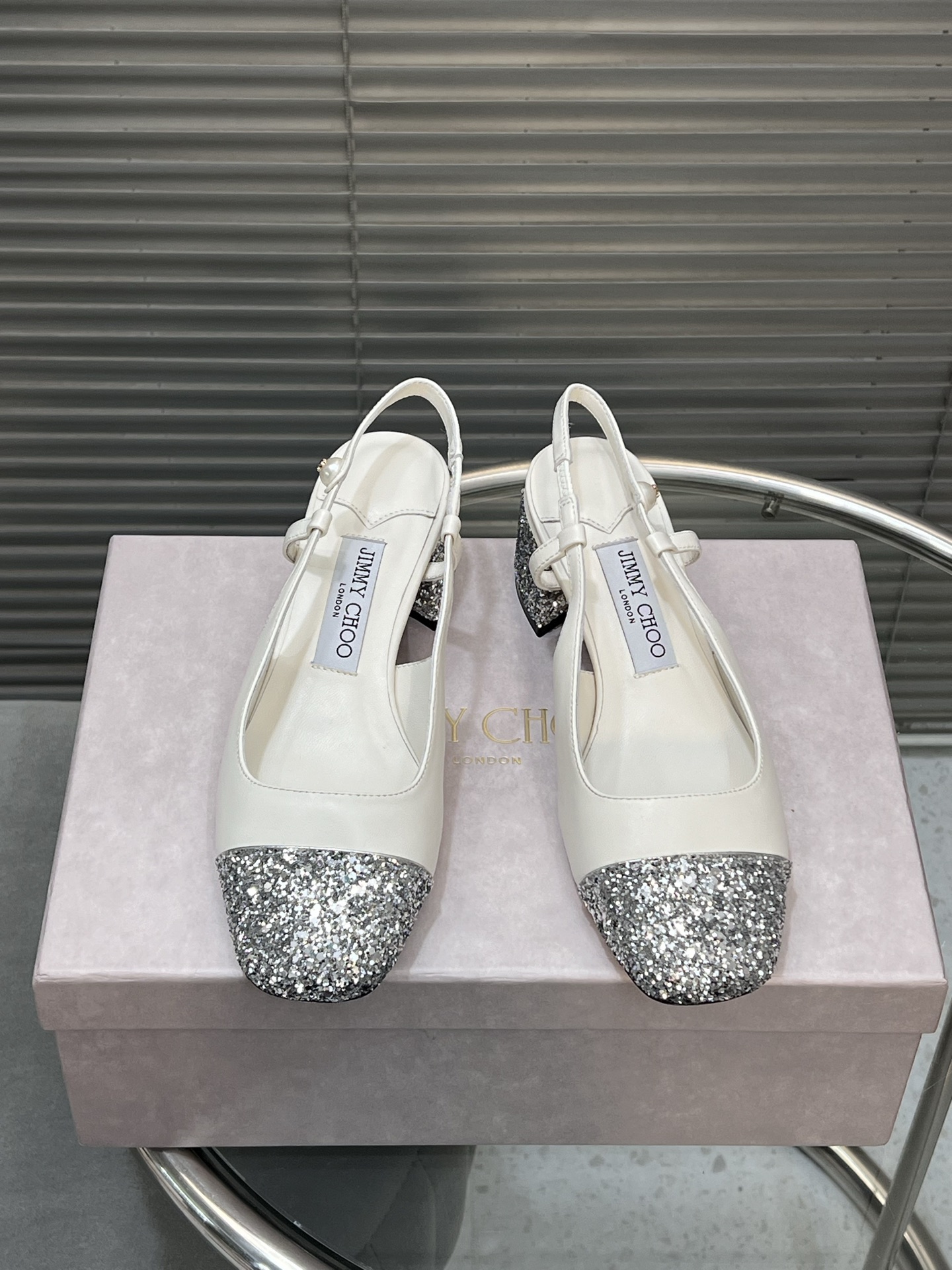 NO:543529,Purchase level 2025 Early Spring Jimmy Choo Jimmy Zhou Fangtou Mary Jane Single Shoes Sandals!  Upper original imported patent leather/sheepskin/special material Gret footbed original sheepskin/gret outsole imported from Italy genuine leather sole Heel height 4.5cm size#34～41 (customized 34/40/41 no return or replacement), sandals, jimmy choo, jimmy choo, sandals, mary jane, sheepskin19860909代购级别2025早春 Jimmy Choo吉米周方头玛丽珍单鞋凉鞋！ 鞋面原版进口漆皮/羊皮/特色材料格丽特 垫脚原版羊皮/格利特 大底意大利进口真皮鞋底 跟高4.5cm size#34～41（定制34/40/41不退不换）,凉鞋,jimmy choo,jimmy choo,sandals,mary jane,sheepskin,Women's Shoes