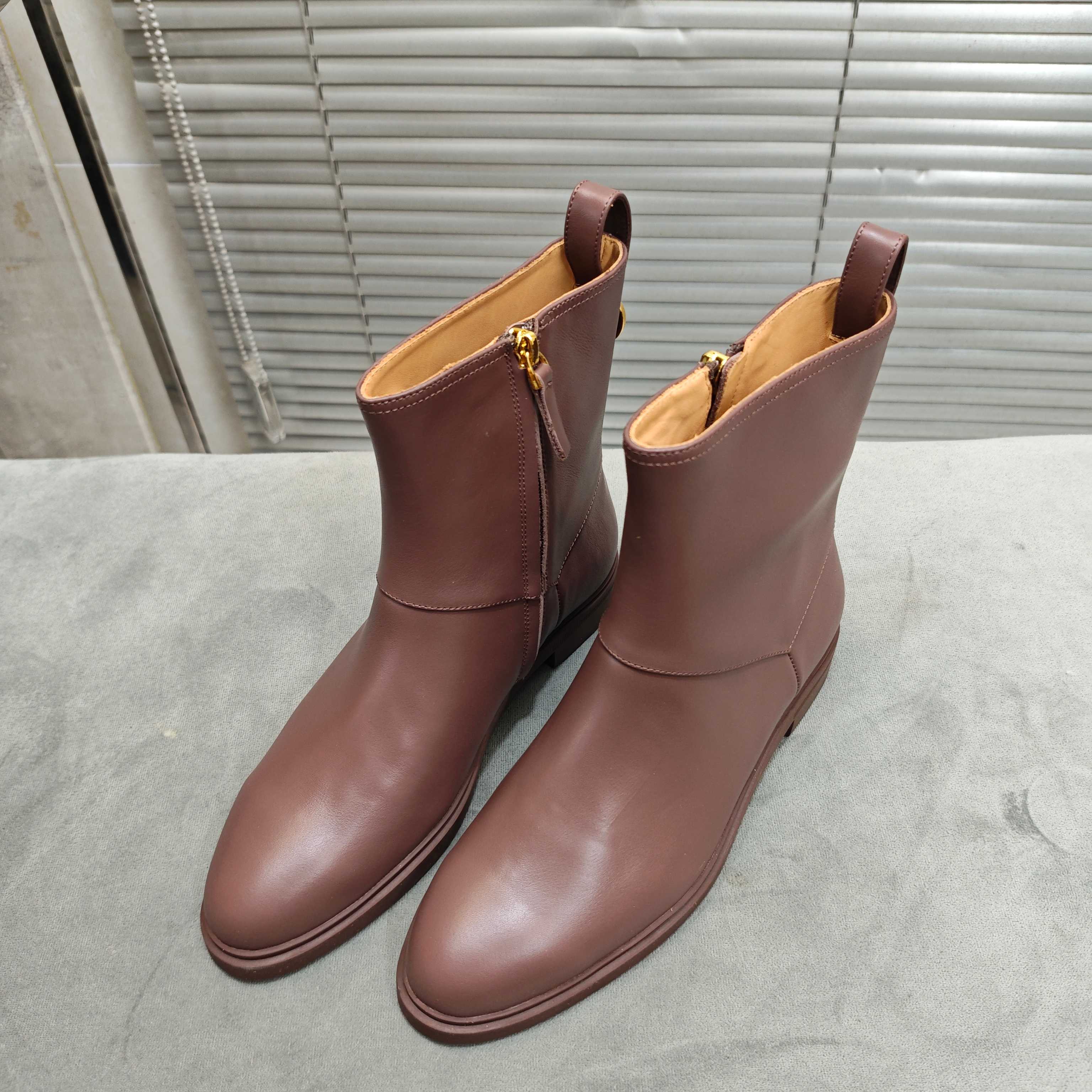 NO:543600,Loropiana new short boots fabric cowhide inner cowhide large sole non-slip rubber sole size 35-41 (40,41 custom made without return), boots, loro pigana, boots, cowhide19860909loropiana新款短靴 面料牛皮 内里牛皮 大底防滑橡胶底 码数35-41（40,41定做不退换）,靴子,loro piana,boots,cowhide,Women's Shoes
