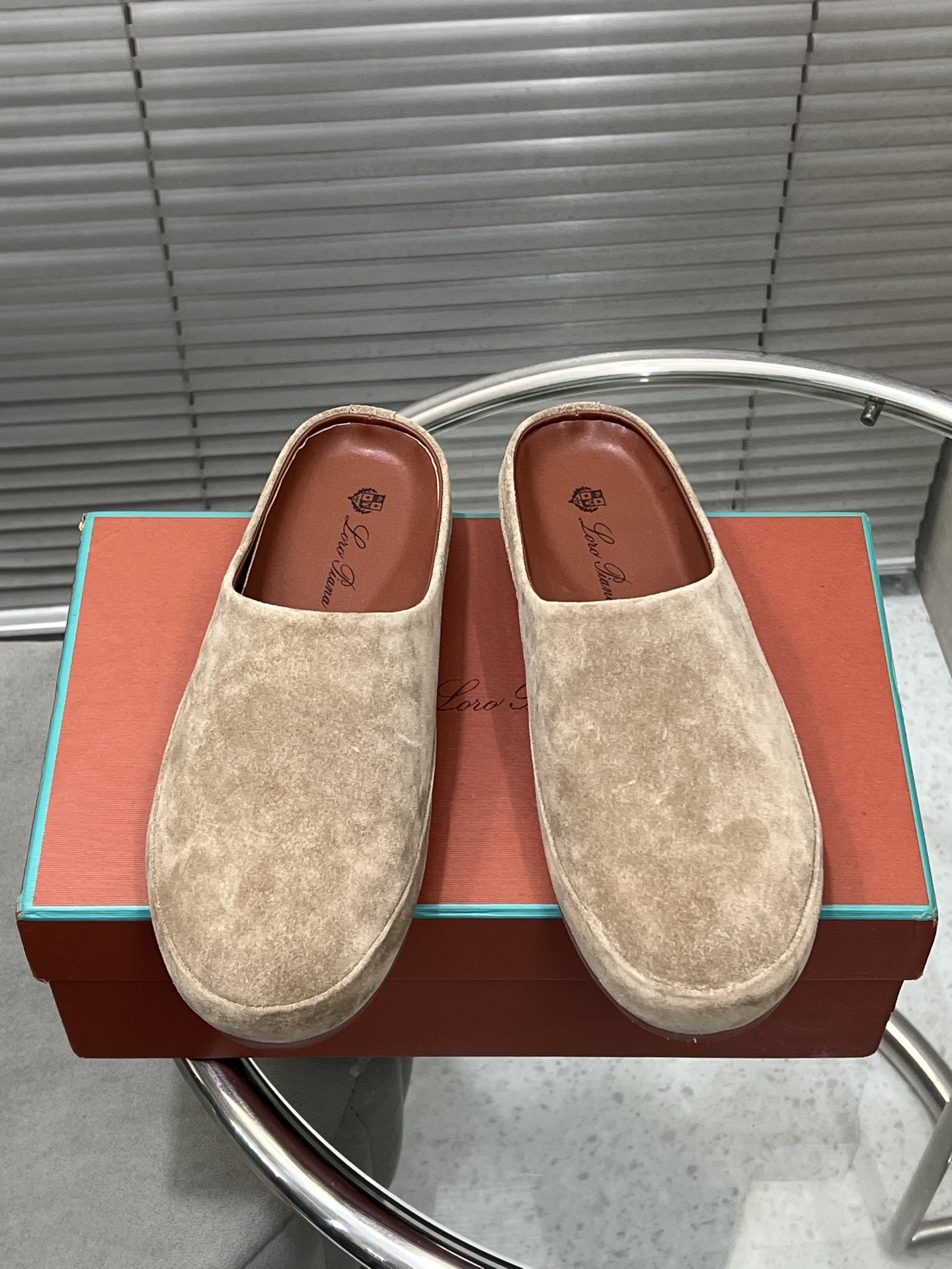 NO:543607,Men and women, couples!  Loro Piana new style of bag-toe shoes, half-tight single shoes size35-45, half-tight fur shoes, loro pigana19860909男女同款 情侣款！ Loro Piana 新款包头鞋半拖单鞋 size35-45,半拖毛毛鞋,loro piana,Women's Shoes