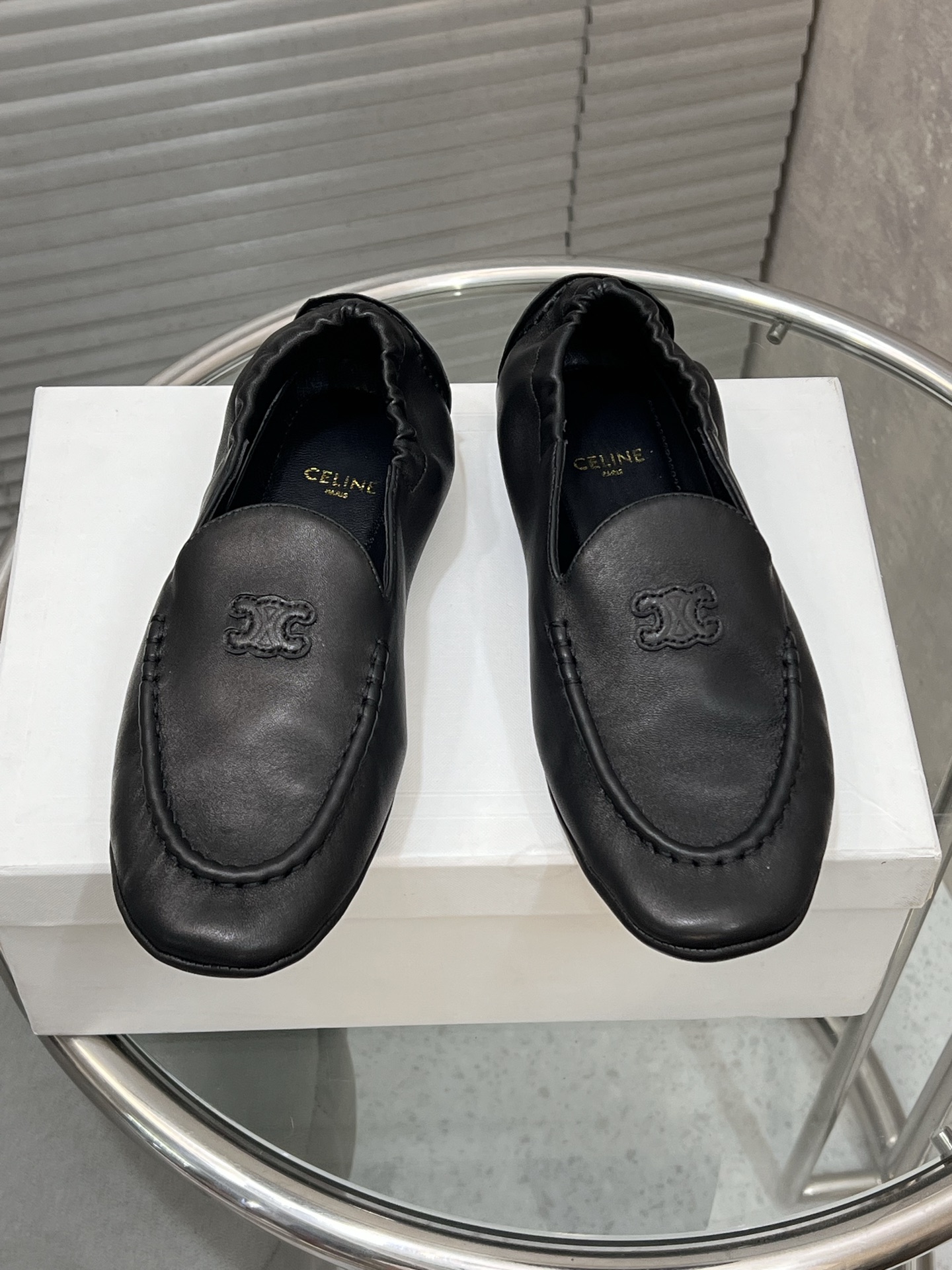 NO:543557,Celine25ss new style one-foot loafers upper: cow back velvet, frosted inner skin, outsole: original open molded outsole Size35-4/ (40/41 custom made without return or exchange), loafers, celine, loafers19860909Celine25ss 新款 一脚蹬乐福鞋 鞋面:牛反绒 内里磨砂皮 大底:原版开模大底 Size35-4/（40/41定做不退换）,乐福鞋,celine,loafers,Women's Shoes