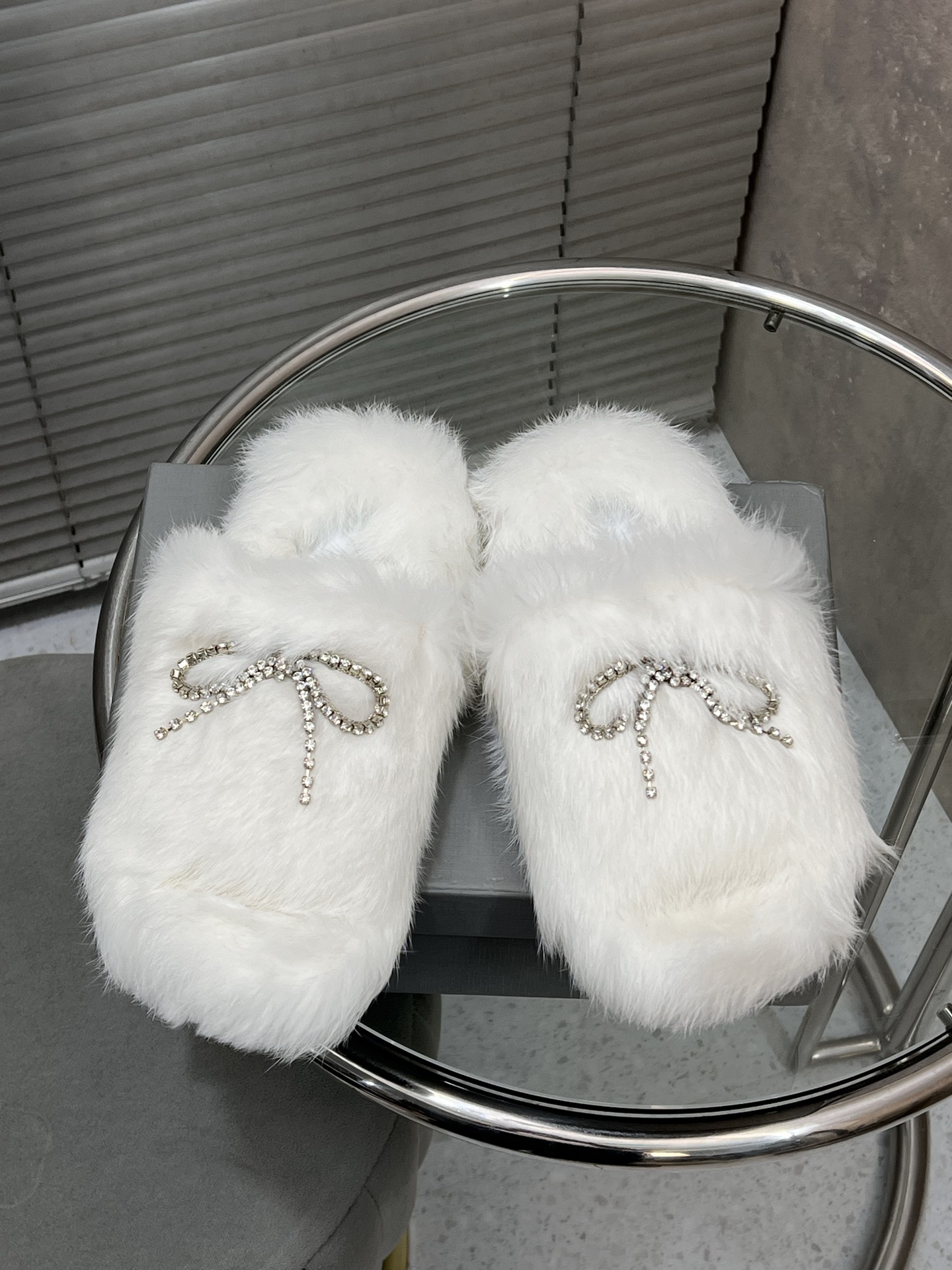 NO:543597,Balenciaga 25ss Autumn and Winter Trendy Products, Hair Drag and Bow Craft on the Upper!  Full of high-end feeling!  Very beautiful on the feet, fabric mink fur (very soft and comfortable) original sole, non-slip and wear-resistant sole Size#35-41 (40 41 custom-made non-return and exchange), boots, balenciaga, balenciaga, boots19860909Balenciaga 巴黎世家25ss 秋冬潮品 毛拖 鞋面水钻蝴蝶结工艺！高级感满满当当！ 上脚特别漂亮 面料貂毛（非常柔软舒适） 鞋底原版防滑耐磨底 Size#35-41（40 41定制不退换）,靴子,balenciaga,balenciaga,boots,Women's Shoes