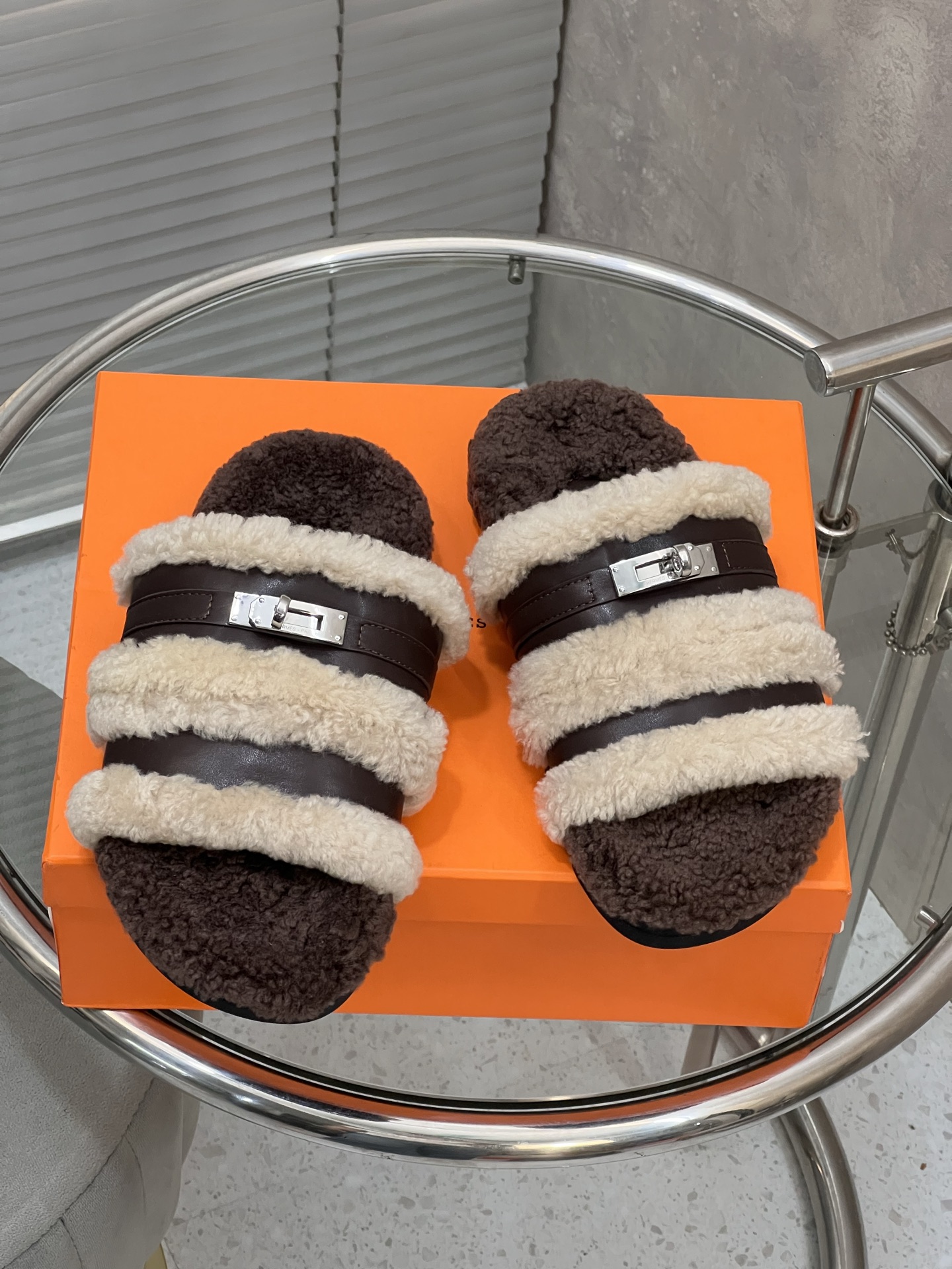 NO:543543,Hermes Hermes fur integrated roll cake with erotica, original fabric, inner wool, original sole, size 35-39 (customized for 40.41) no return or replacement, fur shoes and slippers, hermes, hermes, slippers19860909Hermes 爱马仕皮毛一体卷糕毛二舅拖 面料原版材质 内里羊毛 鞋底原版鞋底 尺码35-39（40.41定制）不退不换,毛毛鞋拖鞋,hermes,hermes,slippers,Women's Shoes