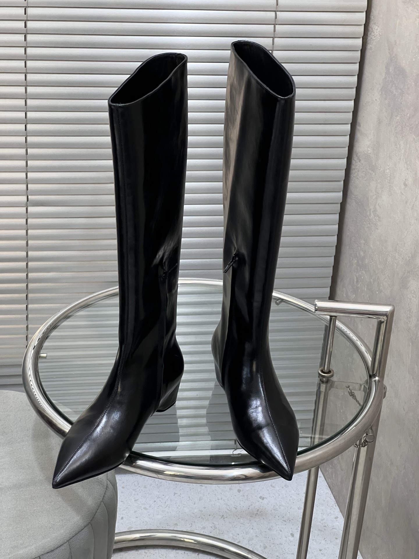 NO:543546,Khaite 25SS new pointed-toe long boots knight boots simple and versatile!  High-gloss fermented leather upper imported sheepskin, large sole original leather sole, internal height 4cm, size 35/41 (40/41 custom made without return or replacement), boots, boots, sheepskin, Leather soles19860909Khaite 25SS 新款尖头长靴骑士靴 简约百搭款！ 鞋面高光小牛油皮 内里进口羊皮 大底原版真皮大底 内增高4cm 码数35/41（40/41定做不退不换）,靴子,boots,sheepskin,Leather soles,Women's Shoes