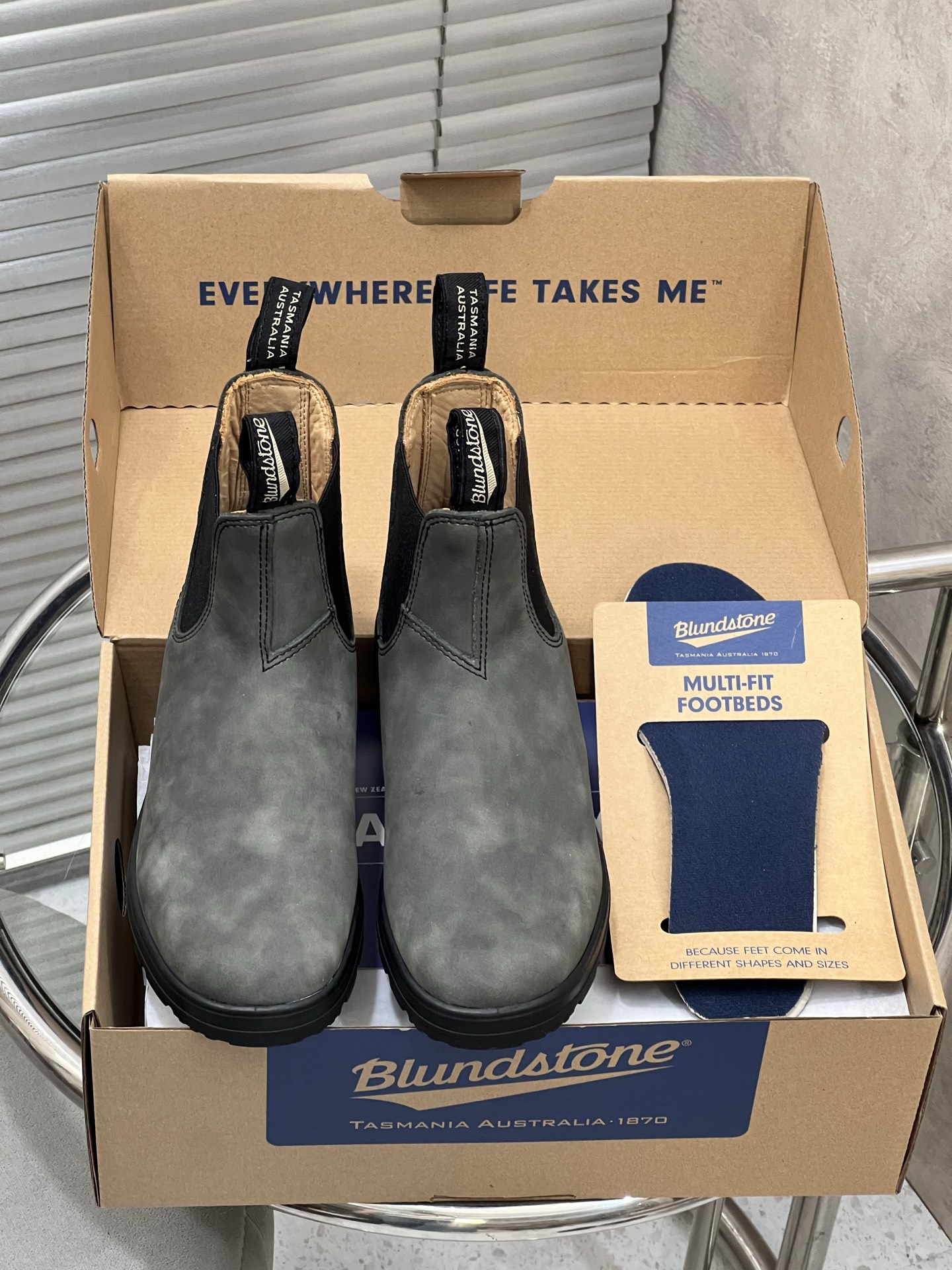 NO:543548,Blundstone Australian leather goods brand retro Chelsea boots purchased from the original, developed and manufactured. This Blundstone's shoes are famous for their durability and comfort. Fabric: Original imported first-layer cowhide Lining: Original customized cowhide lining Outsole: Original molded rubber foam material Size: 35-41 (customized 40/41), boots, boots, cowhide19860909Blundstone澳洲皮具品牌复古 切尔西 短靴 原版购入开发 做货 这款Blundstone的鞋靴以其耐用性和舒适性著称. 面料: 原版进口头层牛皮 内里: 原版定制牛皮里 大底: 原版开模橡胶发泡材质 Size: 35-41（40／41定做）,靴子,boots,cowhide,Women's Shoes