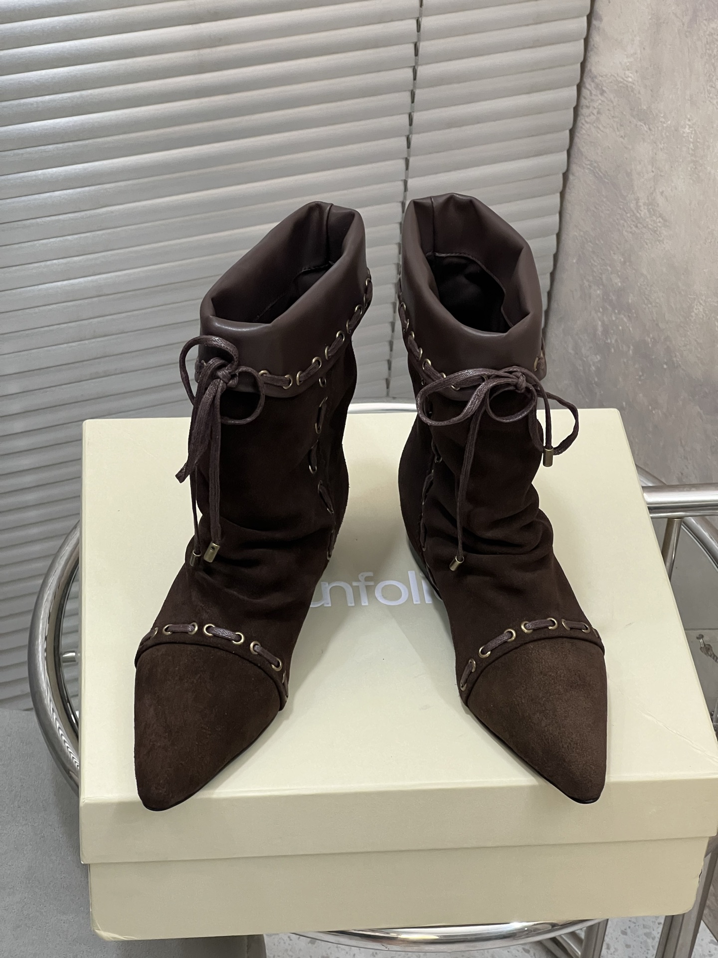 NO:543556,Unfolio Fashionable pointed toe pile boots, long boots/short boots for women, a pair of beautiful pointed toe pile boots, autumn is coming soon, it is a must-have boot for beautiful women in early autumn, it is also very comfortable to wear on feet, it is superb to wear windbreakers and jeans, and it is fashionable to wear!   The upper is made of high mercerized beef reverse velvet/cowhide inner sheepskin/cow reverse velvet spliced ​​and resistant to card-resistant fabric footbed cowhide, large sole original rubber sole, inner height 4cm, size 35-41 (customized by 40/41), boots, boots, jeans, cowhide, sheepskin19860909unfolio时尚尖头堆堆靴 长靴/短靴女靴子 一双绝美的尖头堆堆靴 马上入秋了 是美女早秋必备的靴子没错啦 上脚舒适度也很高 搭风衣和牛仔裤都超绝 穿上就是时髦精！  鞋面采用高丝光牛反绒/牛皮 内里羊皮/牛反绒拼接耐卡布 垫脚牛皮 大底原版橡胶底 内增高4cm 码数35-41（40/41定制）,靴子,boots,jeans,cowhide,sheepskin,Women's Shoes