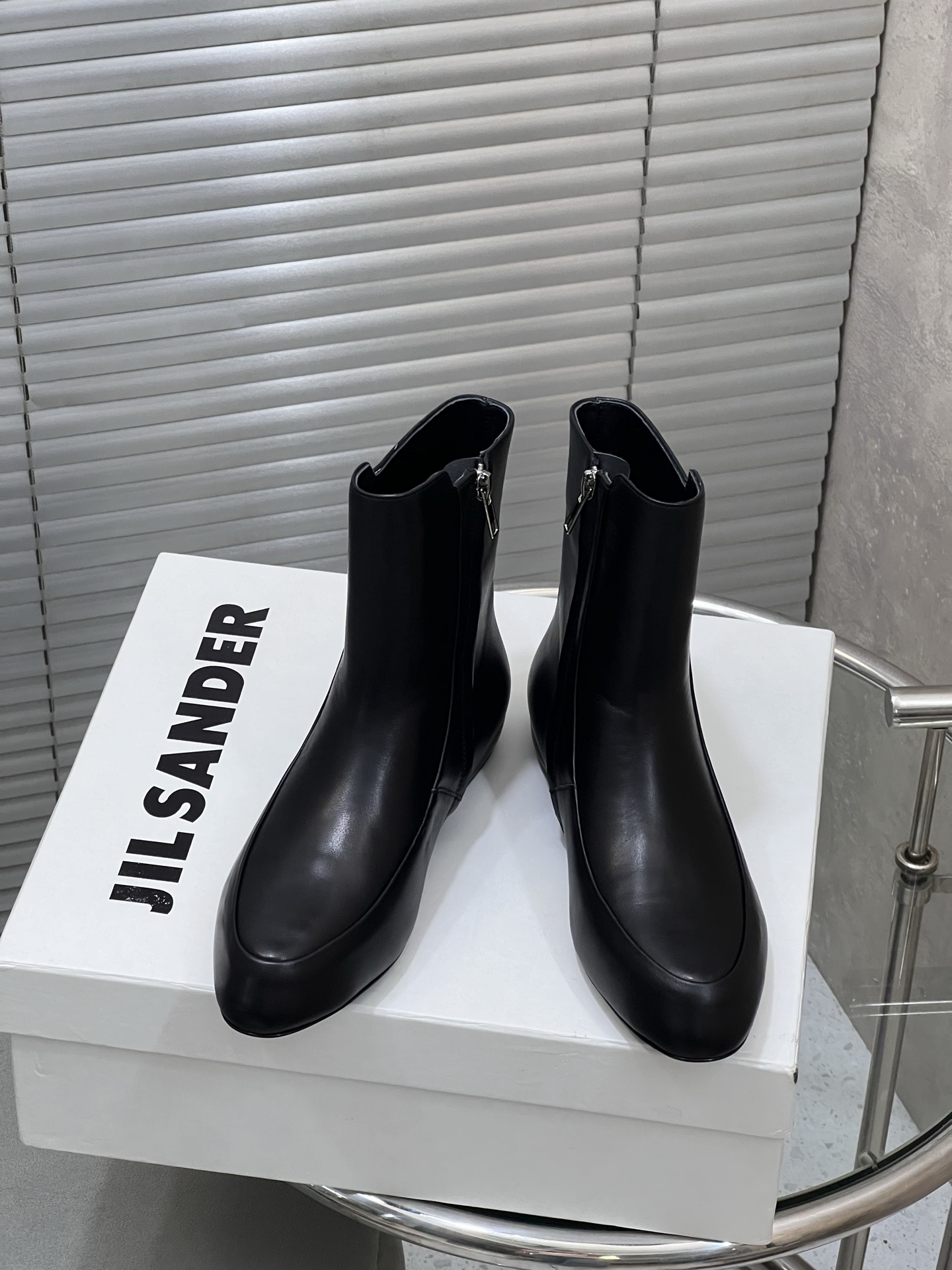 NO:543550,JILSANDER new zippered short boots women's boots, upper cowhide, footbed, inner sheepskin, outsole, original leather outsole, inner height 2cm, size 35-41 (customized by 40/41), boots, jil sander, boots, cowhide, sheepskin, Leather soles19860909JILSANDER 新款拉链短靴女靴子 鞋面牛皮 垫脚内里羊皮 大底原版真皮大底 内增高2cm 码数35-41（40/41定制）,靴子,jil sander,boots,cowhide,sheepskin,Leather soles,Women's Shoes