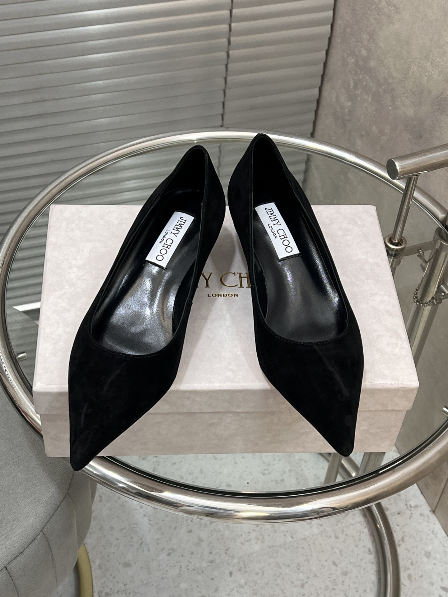 NO:543539,JIMMY CHOO JC new pointed toe mid-low heels single shoes imported fabrics, imported sheep skin/skin, imported crystal sheep skin, sole Italian leather outsole, heel height 4cm Size35-42 (40.41.42 custom made without return), high heels single shoes, jimmy choo, jimmy choo, high heels, sheepskin, sheep, Leather soles19860909JIMMY CHOO吉米周 JC新款尖头 中低跟单鞋 面料进口羊京皮/羊皮 内里进口水晶羊皮 鞋底意大利真皮大底 跟高4cm Size35-42（40.41.42定做不退换）,高跟鞋单鞋,jimmy choo,jimmy choo,high heels,sheepskin,sheep,Leather soles,Women's Shoes