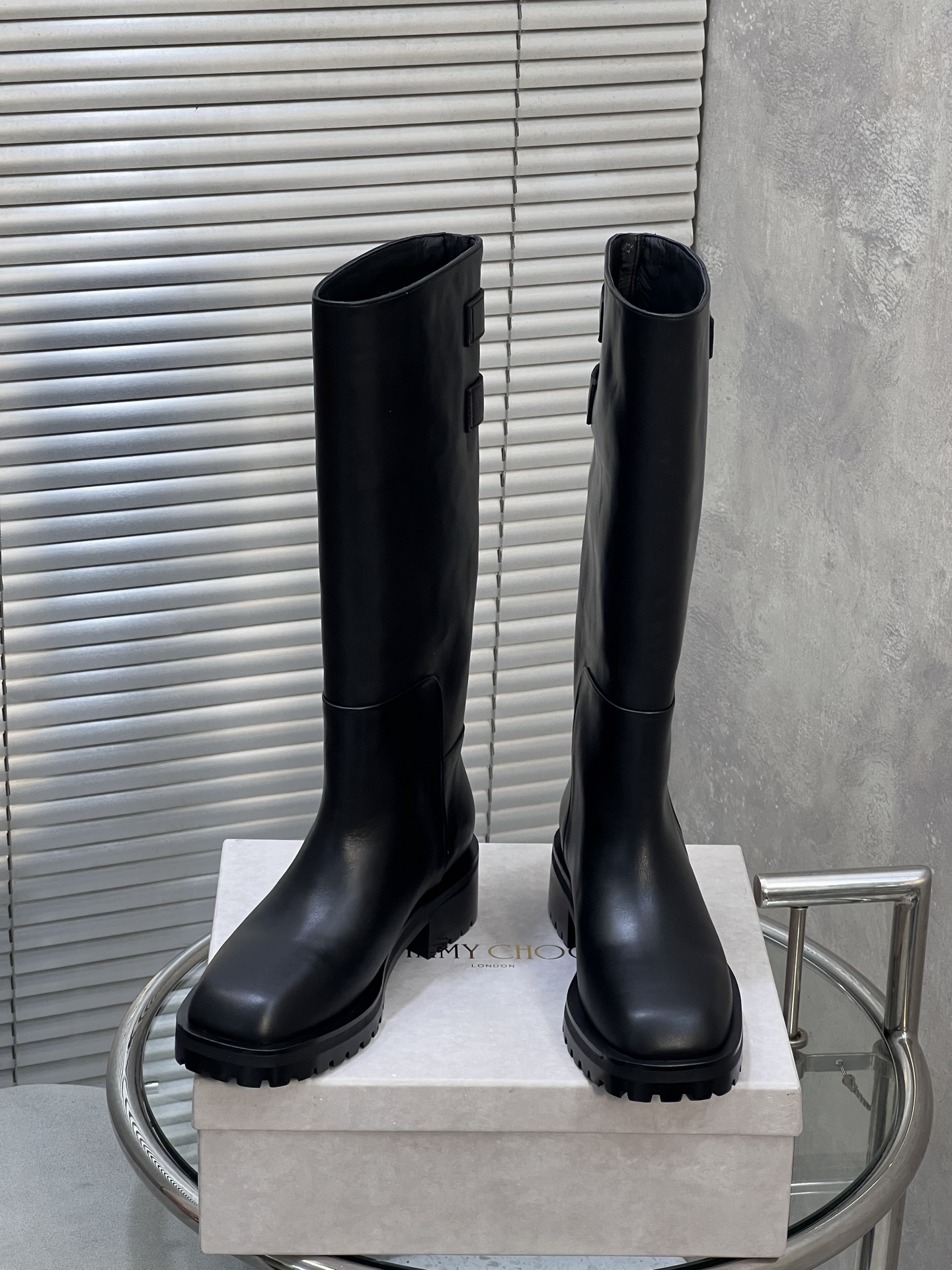 NO:543524,JIMMY CHOO classic boots series are super aura on the feet, can be worn in any outfit, simple and elegant, versatile products. Imported calfskin upper, imported calfskin lining, Italian genuine leather outsole, heel height 5cm, size 35-342 (40.41.42 custom-made, non-returnable), boots, jimmy choo, boots, cowhide, Leather soles19860909JIMMY CHOO经典靴子系列 上脚超有气场 任何穿搭都能hold住,简约大气 百搭精品. 鞋面进口小牛皮 内里进口小牛皮 大底意大利真皮大底 跟高5cm 码数35-342（40.41.42定做不退换）,靴子,jimmy choo,boots,cowhide,Leather soles,Women's Shoes