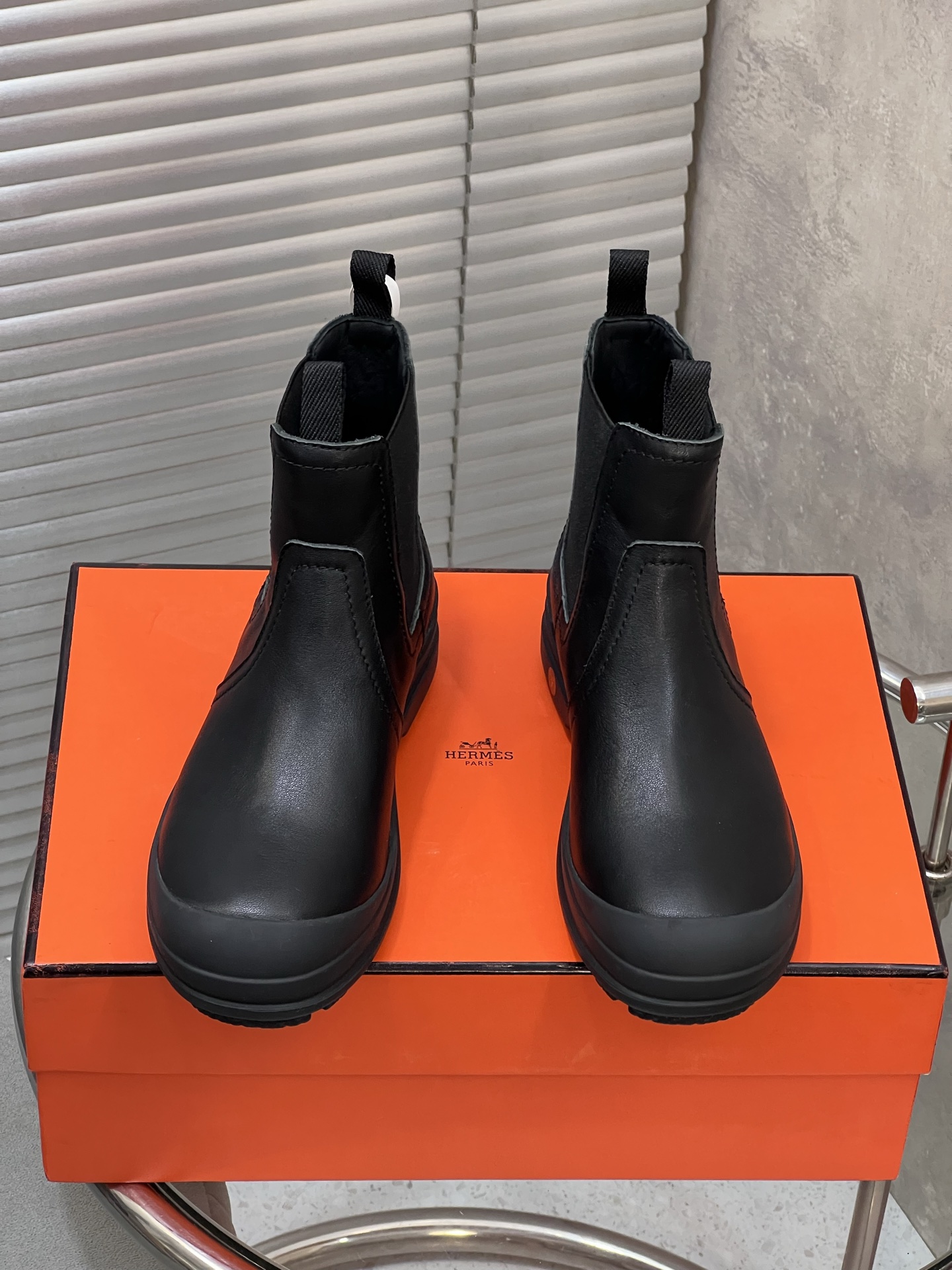 NO:577286,Hermes autumn and winter new Chelsea short boots, fabric imported high mercerized cow suede/imported calf leather, sheepskin lining, outsole original molded rubber outsole size 35-41 (customized at 40.41), boots, hermes, hermes, boots, cowhide, sheepskin19860909Hermes 爱马仕秋冬新款切尔西短靴 面料进口高丝光牛反绒/进口小牛皮 内里羊皮内里 大底原版开模橡胶大底 size35-41（40.41定做）,靴子,hermes,hermes,boots,cowhide,sheepskin,Women's Shoes