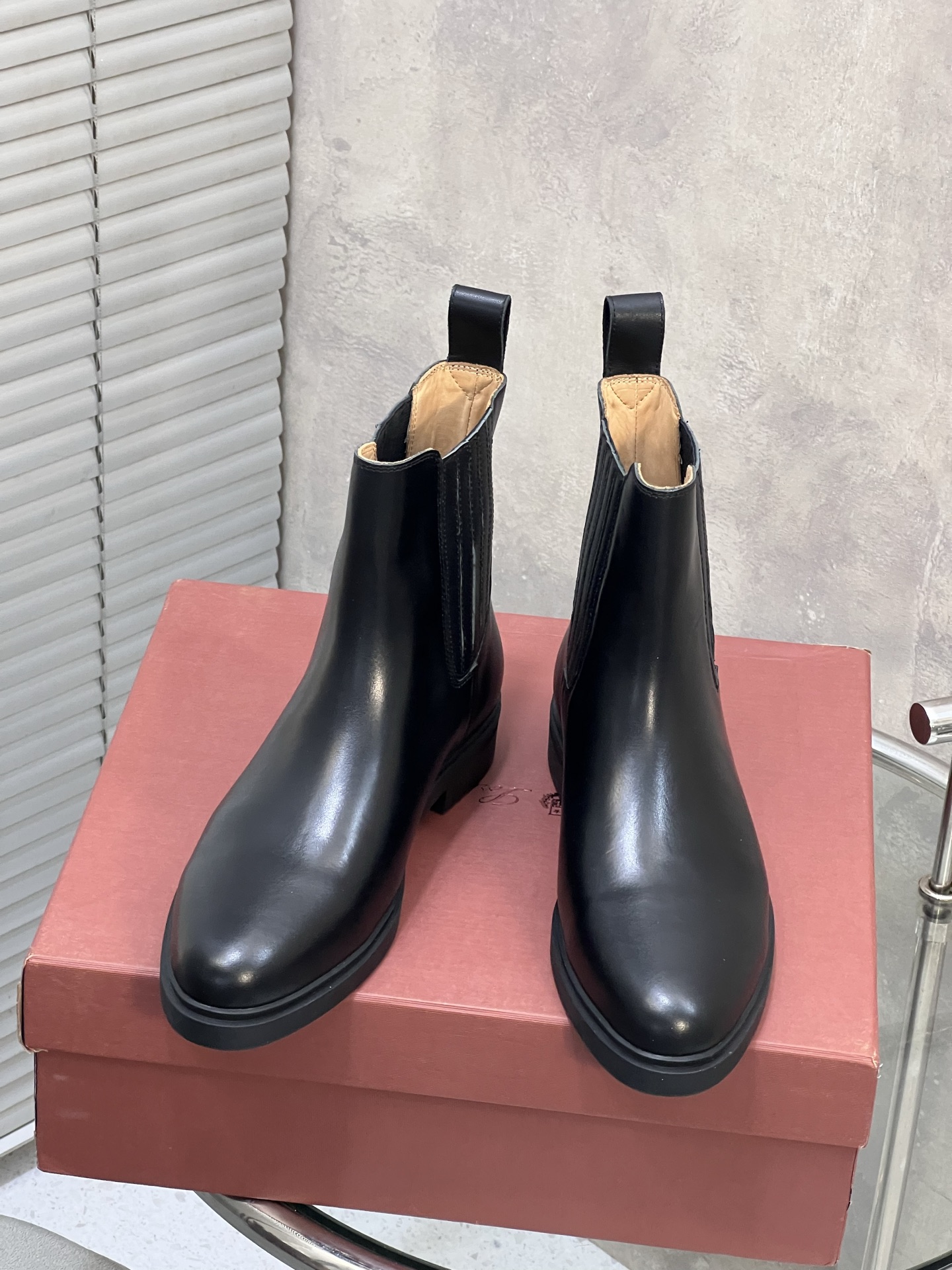 NO:577257,Loro Piana nuoyoupiana LP autumn and winter new pointed toe short boots, upper cowhide, lining cowhide, original wear-resistant non-slip rubber sole, code number 35-39 (40/41 custom-made, non-returnable), boots, loro piana, loro piana, boots, cowhide19860909Loro Piana 诺悠翩雅 LP 秋冬新款尖头短靴 鞋面牛皮 内里垫脚牛皮 鞋底原版耐磨防滑橡胶底 码数35-39（40/41定做不退换）,靴子,loro piana,loro piana,boots,cowhide,Women's Shoes