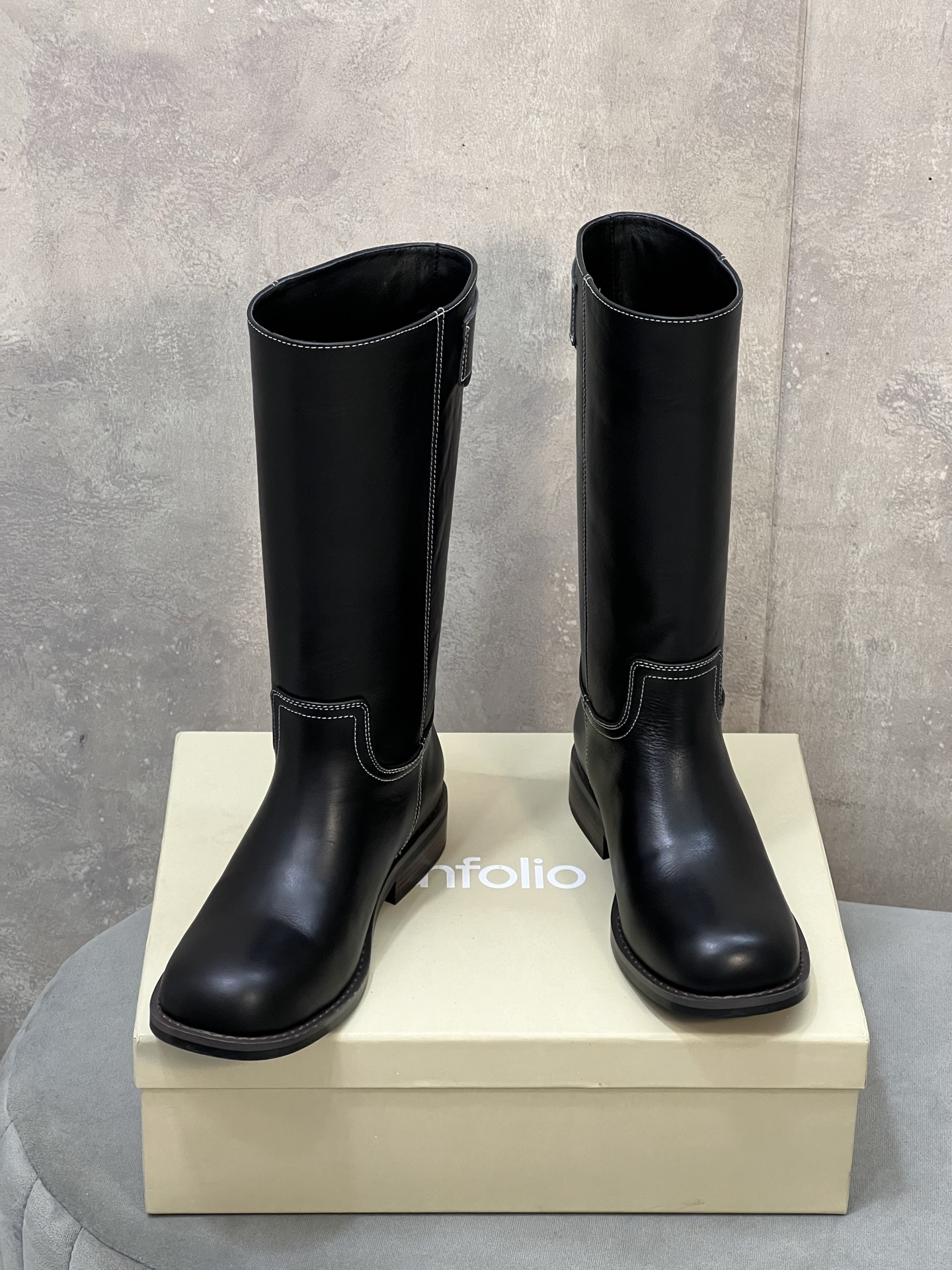 NO:577267,unfolio new autumn and winter belt buckle round-toe straight boots, upper cowhide, inner sheepskin outsole original outsole Size35-41 (40.41 custom-made, non-returnable), boots, boots, cowhide, sheepskin19860909unfolio 秋冬新款皮带搭扣圆头直筒靴 鞋面牛皮 内里羊皮 大底原版大底 Size35-41（40.41定做不退换）,靴子,boots,cowhide,sheepskin,Women's Shoes