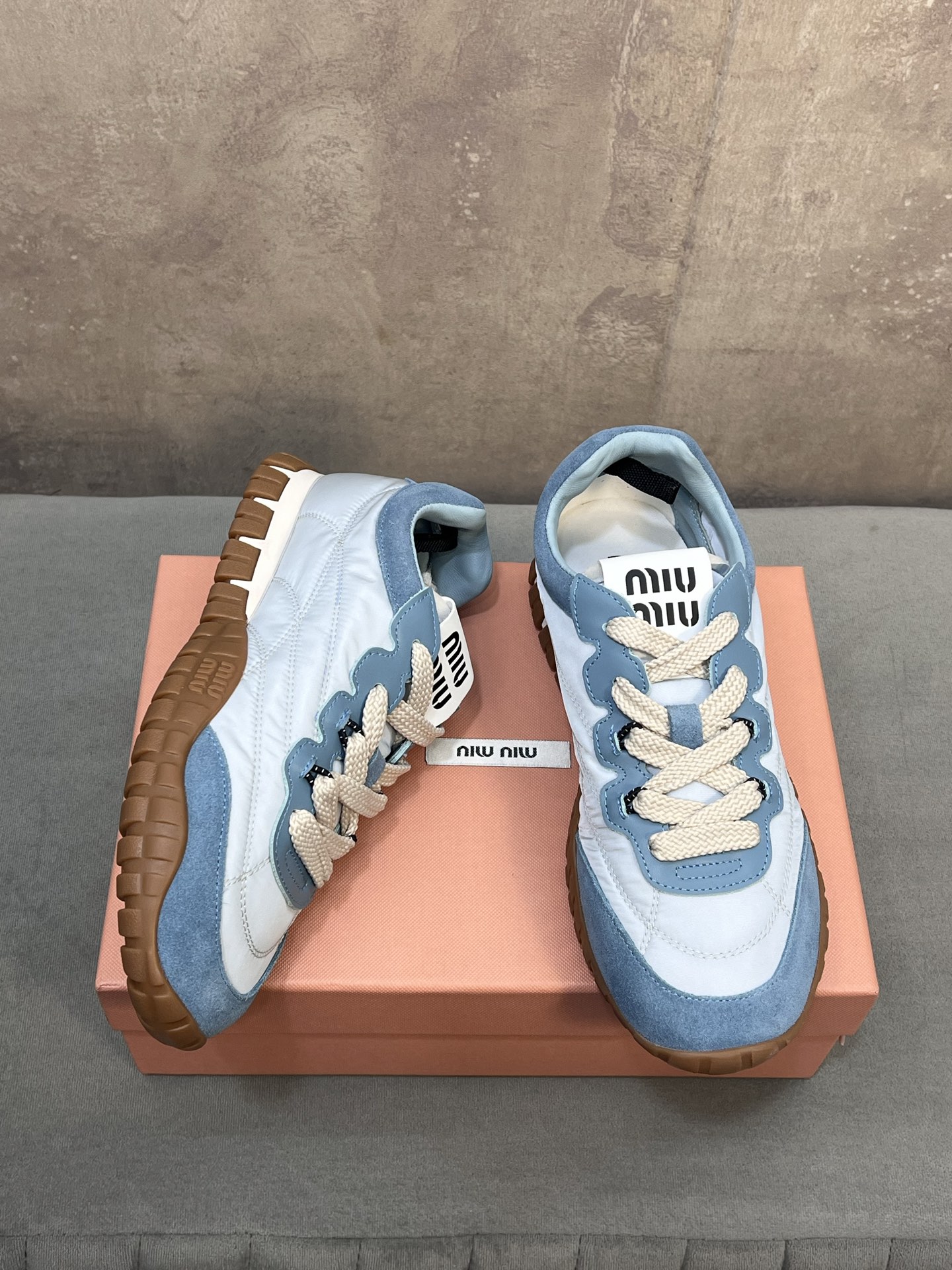 Женские кроссовки Miu Miu белые с голубыми вставками