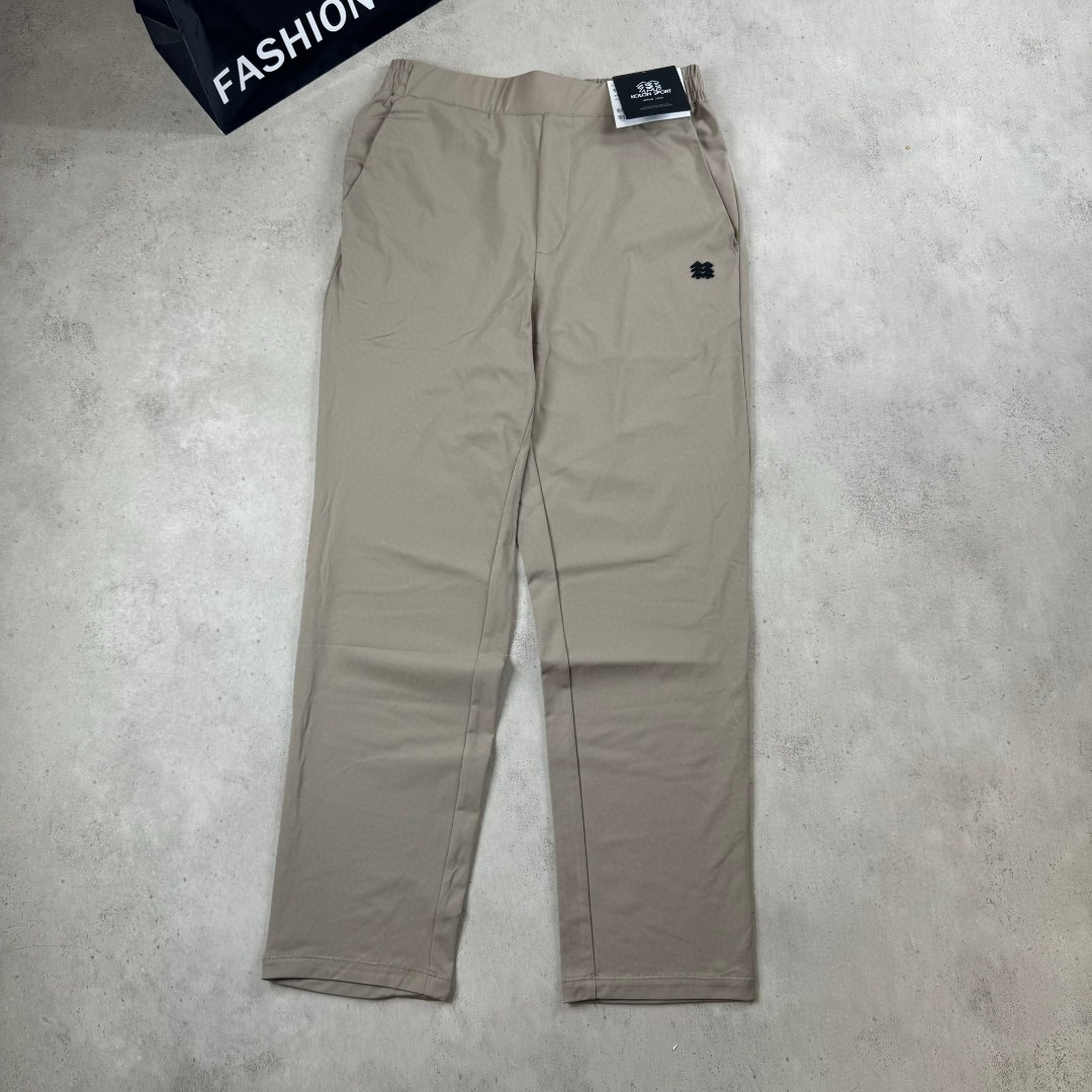 💰110
可隆 KOLON SPORT 春秋高弹窄口九分裤
采用超弹面料，具备良好的透气性和运动自由优良的户外登山四面弹 休闲裤，简洁的造型非常大气、轻便/高弹力/吸湿/排汗！
 日常上班 户外运动都可以穿。裁剪采用立体三维裁剪使每个部位都更加的合体舒适。
颜色：黑色 卡其  藏青  深灰色
尺码：S-XXL
尺码   腰围     臀围      裤长
 S      68-76      100       95
 M     76-84      106       97
 L      84-92      112       99
XL     92-100    120      101
XXL  100-108   124.5  102
(数据均为手工测量，存在稍许误差)