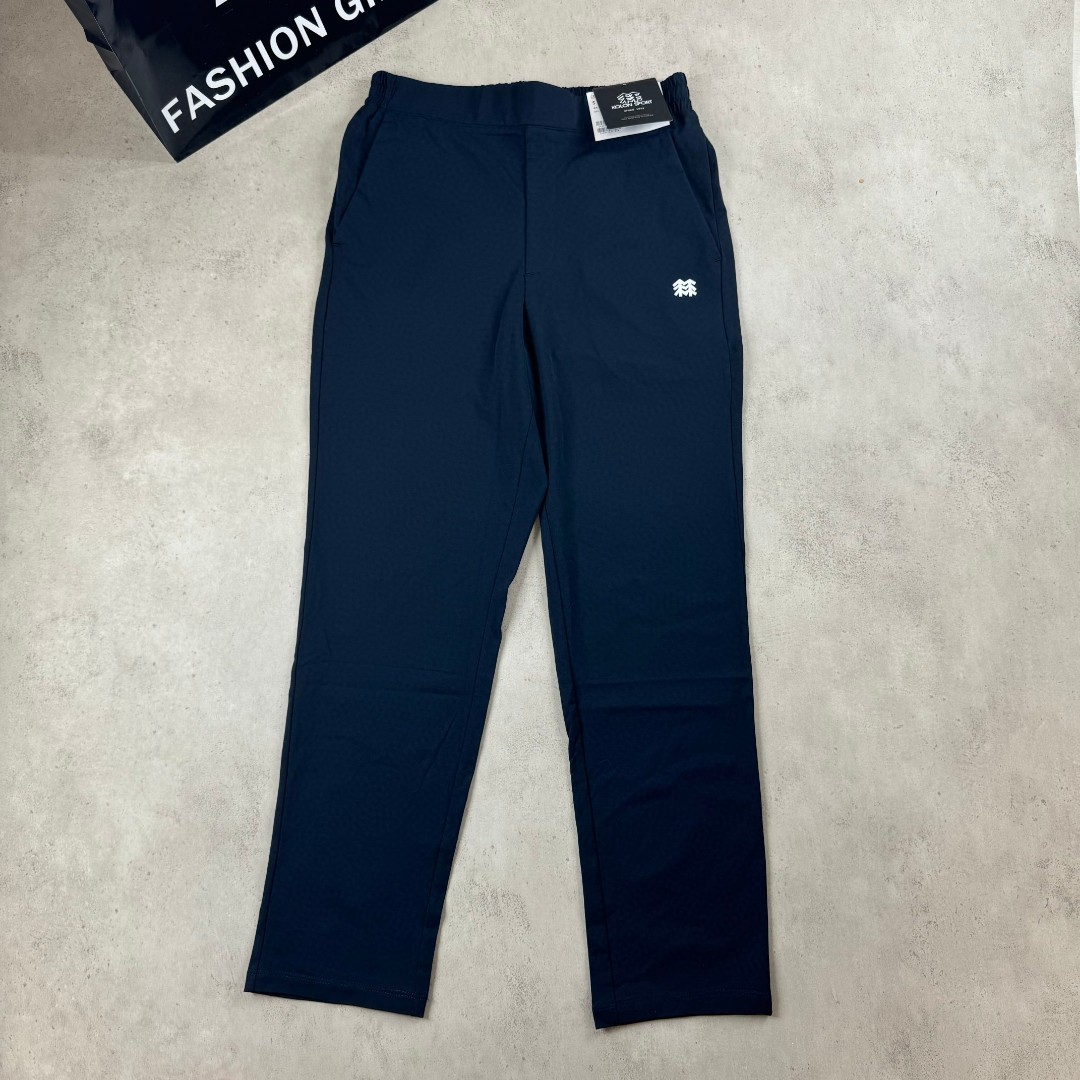 💰110
可隆 KOLON SPORT 春秋高弹窄口九分裤
采用超弹面料，具备良好的透气性和运动自由优良的户外登山四面弹 休闲裤，简洁的造型非常大气、轻便/高弹力/吸湿/排汗！
 日常上班 户外运动都可以穿。裁剪采用立体三维裁剪使每个部位都更加的合体舒适。
颜色：黑色 卡其  藏青  深灰色
尺码：S-XXL
尺码   腰围     臀围      裤长
 S      68-76      100       95
 M     76-84      106       97
 L      84-92      112       99
XL     92-100    120      101
XXL  100-108   124.5  102
(数据均为手工测量，存在稍许误差)