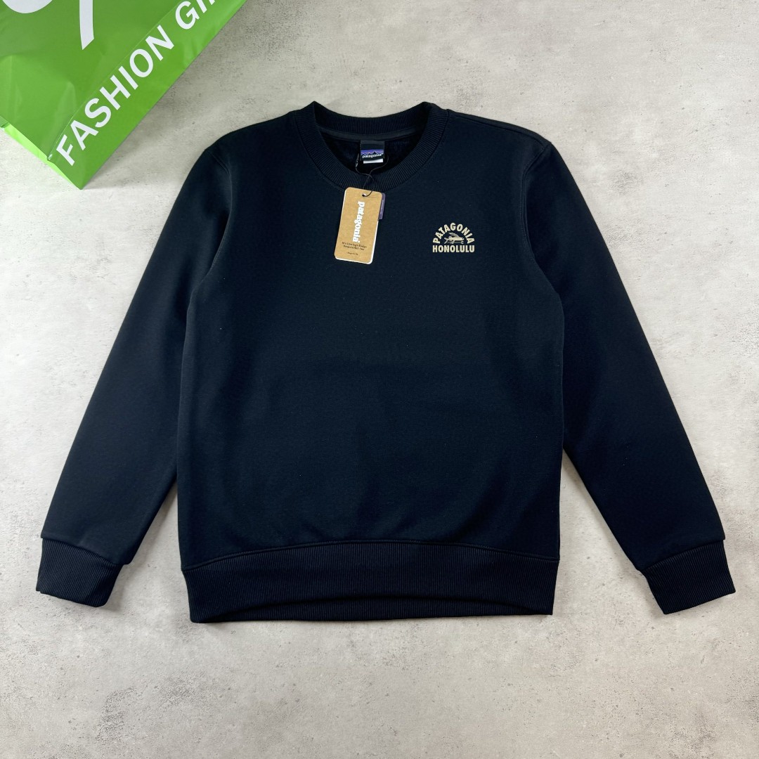 💰75
【Patagonia巴塔哥尼亚 新款飞鱼限定情侣款圆领加绒卫衣】
如今热销的顶级流量款!正适秋季穿搭,亲肤透气不起球,时尚又个性,超级洋气的一款,强烈推荐单品,宽松版型休闲舒适不挑人,日常都很实穿时髦百搭~秋季穿刚好而且怎么穿都立体的螺纹拼接,拼接版型很正!男女同款,百搭!
颜色:黑色、白色 咖啡色 深灰色
尺码 :M L XL 2XL 3XL
衣长 肩宽 胸围 袖长
M 65 50 104 54
L 67 52 108 55
XL 69 53 114 56
2XL 71 55 116 57
3XL 73 56 120 58
(手工测量,误差2cm)