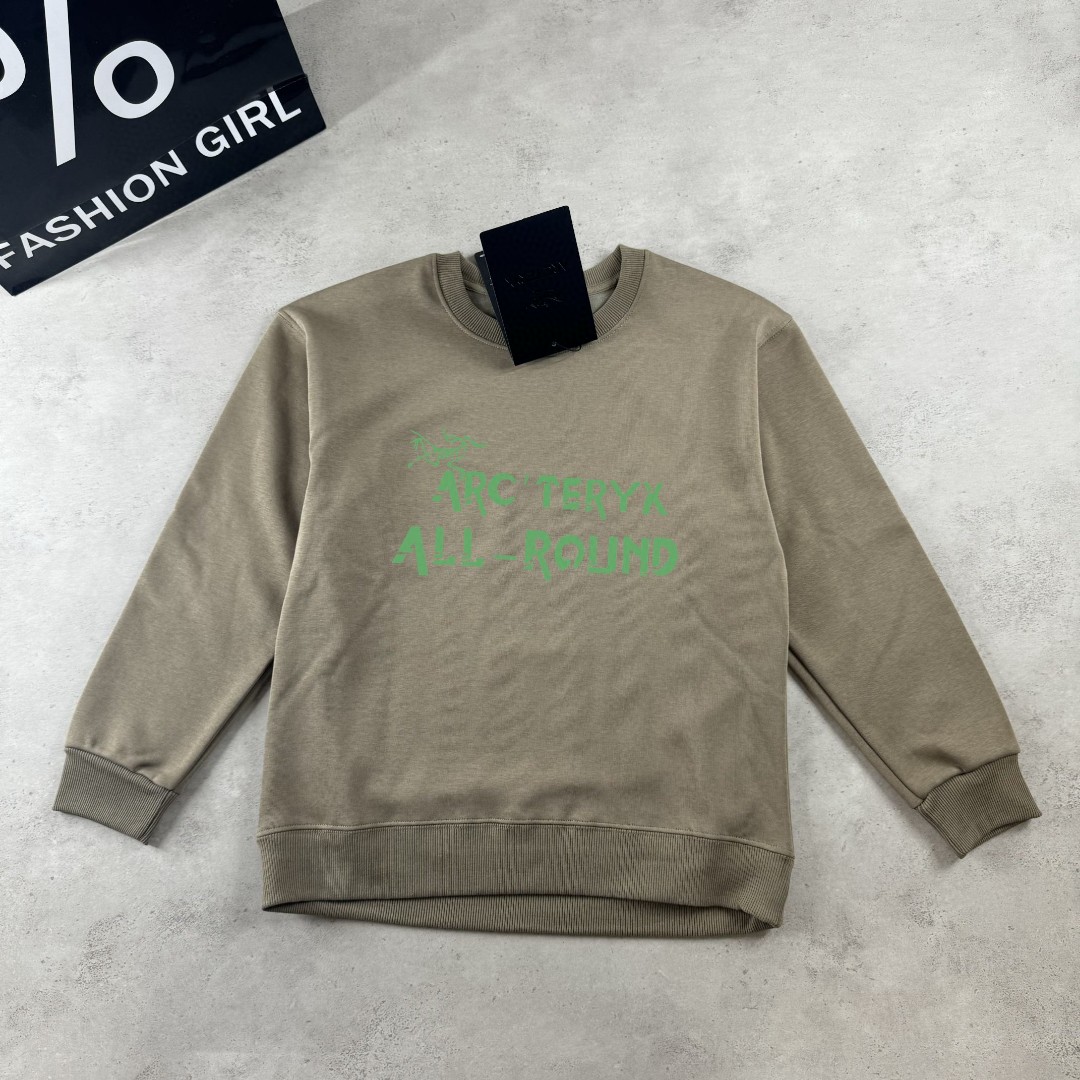 💰75
ARC'TERYX 始祖鸟 限定情侣款圆领抓绒卫衣】
如今热销的顶级流量款!正适秋季穿搭,亲肤透气不起球,时尚又个性,超级洋气的一款,强烈推荐单品,宽松版型休闲舒适不挑人,日常都很实穿时髦百搭~秋季穿刚好而且怎么穿都立体的螺纹拼接,拼接版型很正!而且整体宽松,男女同款,Oversize版型,宽松百搭!
颜色:黑色、白色 咖啡色 深灰色
尺码 :M L XL 2XL 3XL
衣长 肩宽 胸围 袖长
M 65 50 104 54
L 67 52 108 55
XL 69 53 114 56
2XL 71 55 116 57
3XL 73 56 120 58
(手工测量,误差2cm)